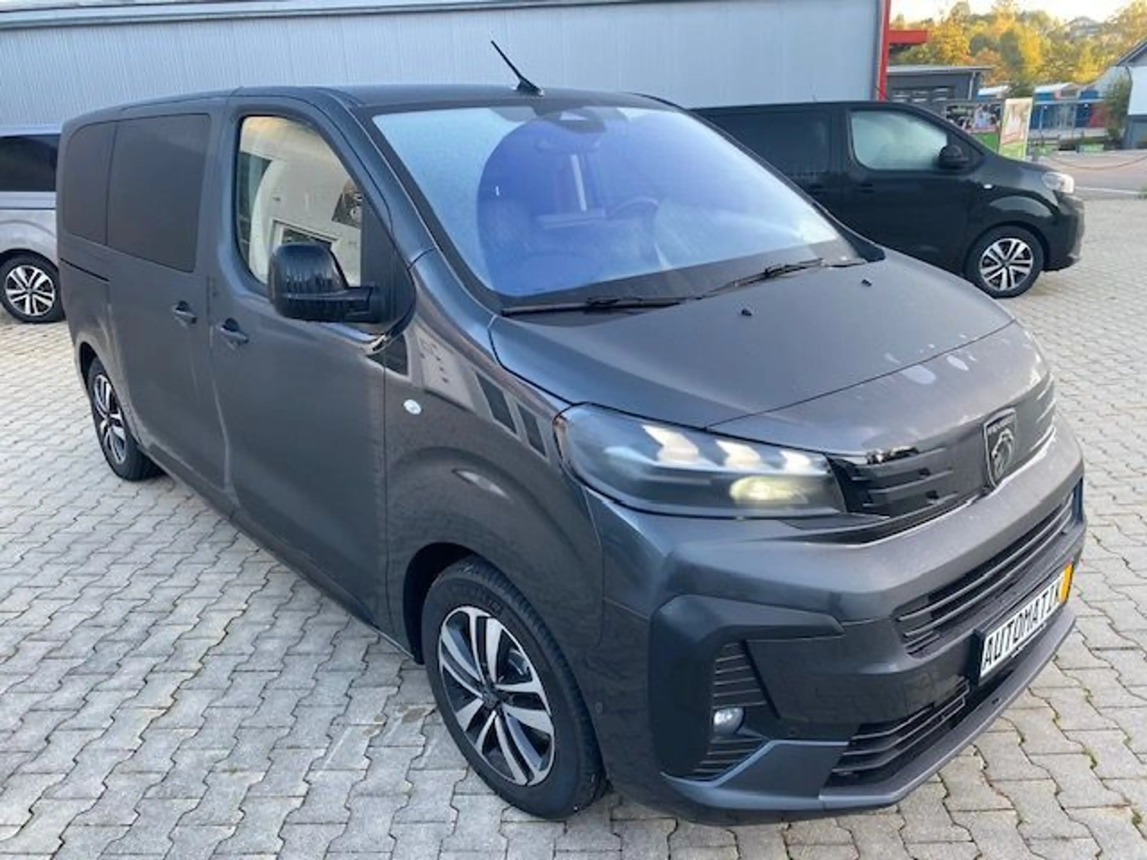 Peugeot Traveller Allure 2,2 7-Sitze M kurz Vollausstatt — photo 8