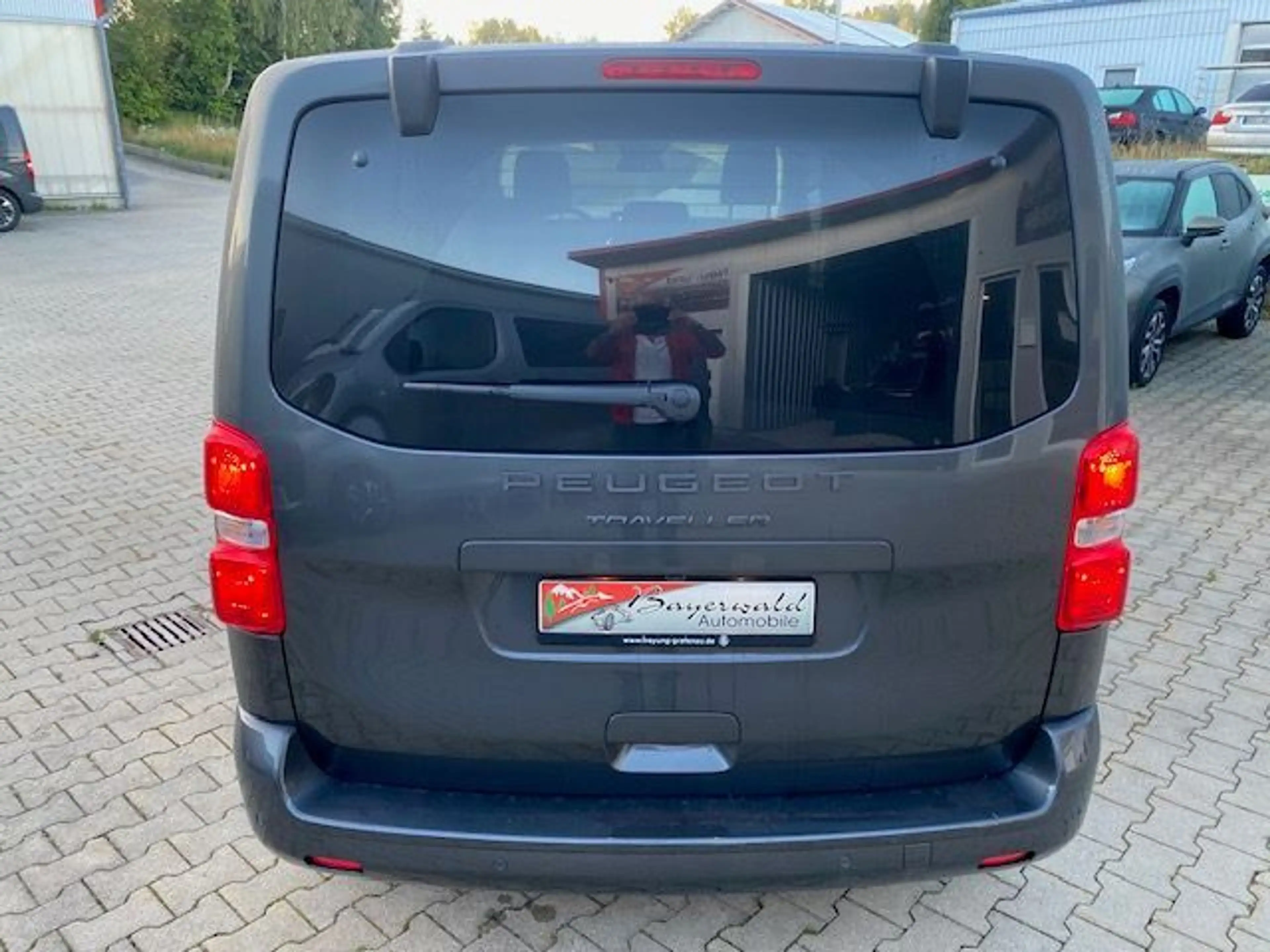 Peugeot Traveller Allure 2,2 7-Sitze M kurz Vollausstatt — photo 4