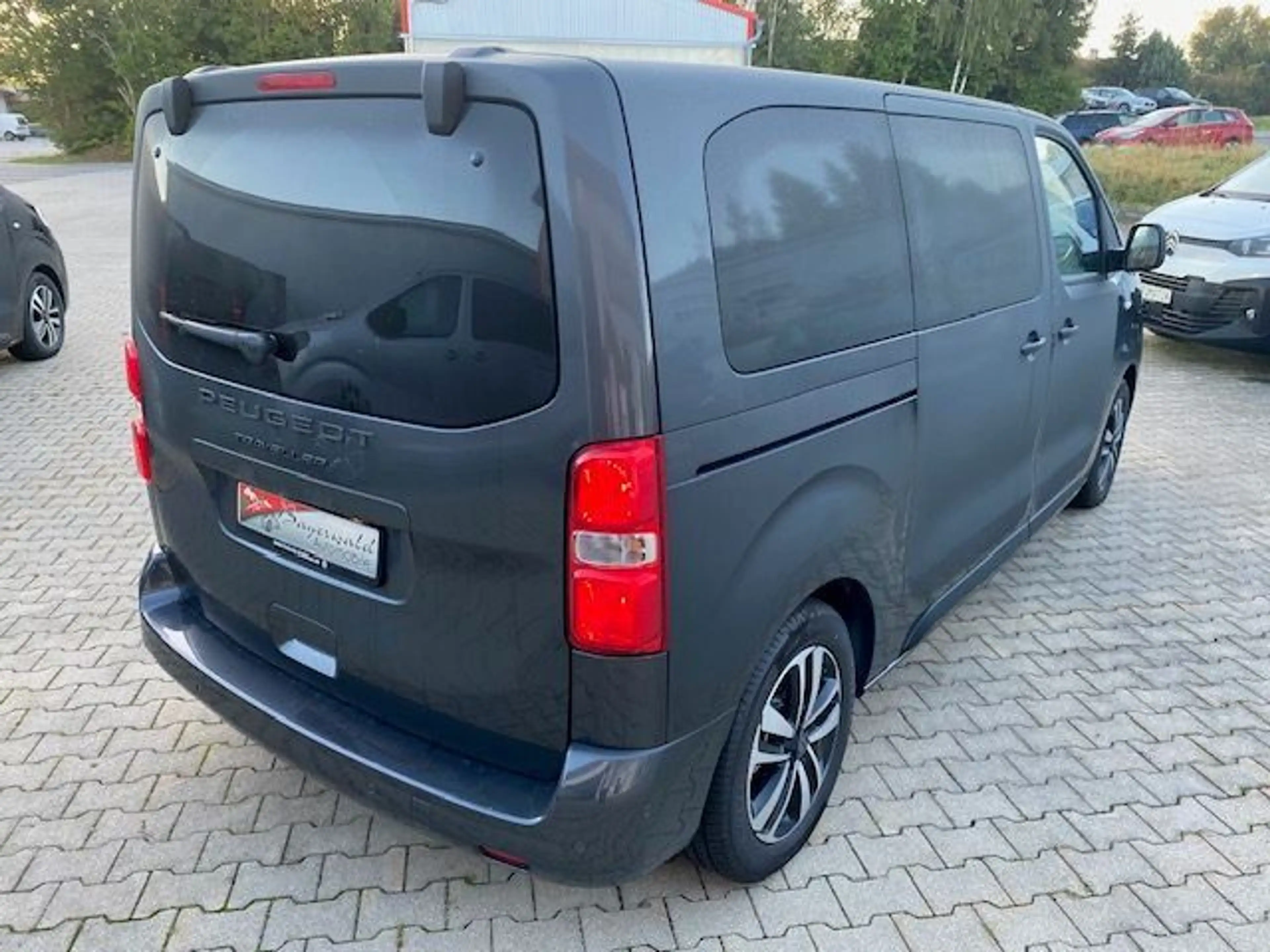 Peugeot Traveller Allure 2,2 7-Sitze M kurz Vollausstatt — photo 6