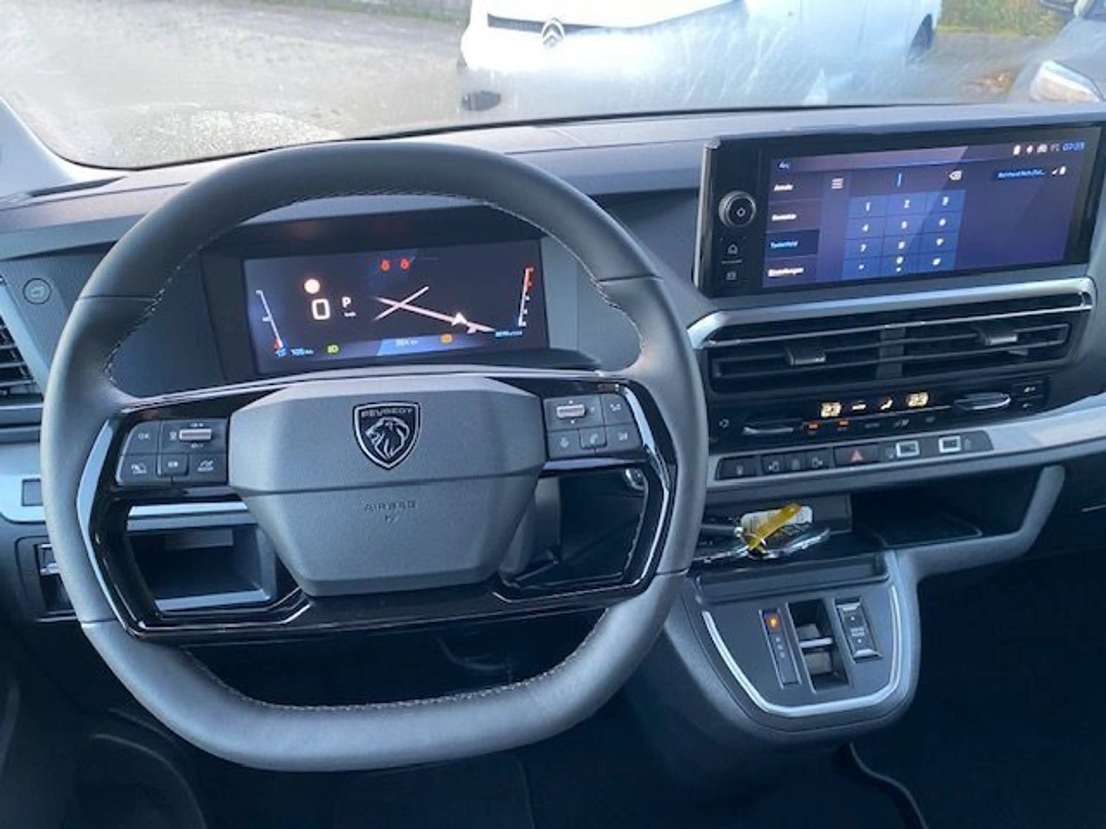 Peugeot Traveller Allure 2,2 7-Sitze M kurz Vollausstatt — photo 14