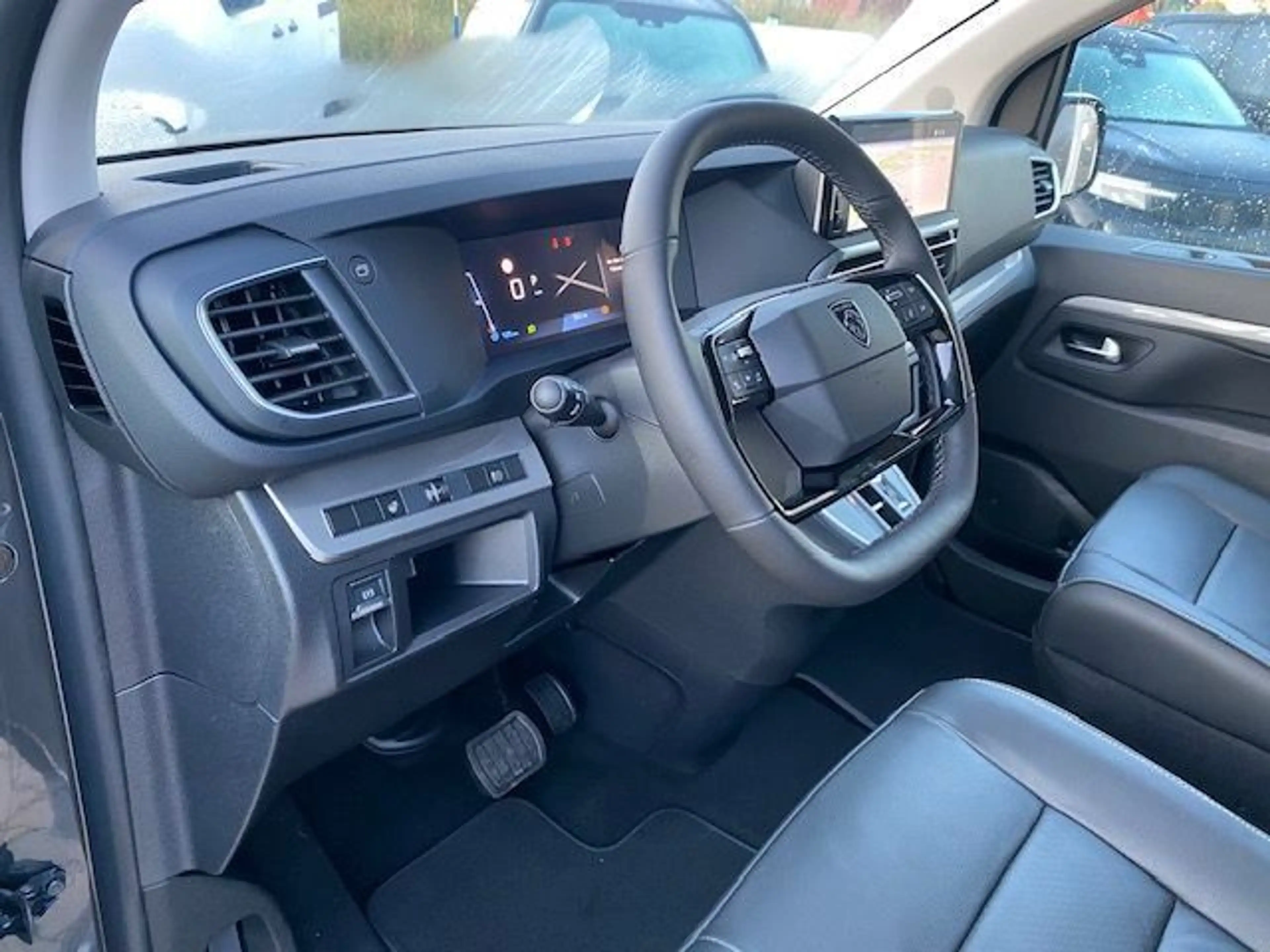 Peugeot Traveller Allure 2,2 7-Sitze M kurz Vollausstatt — photo 12