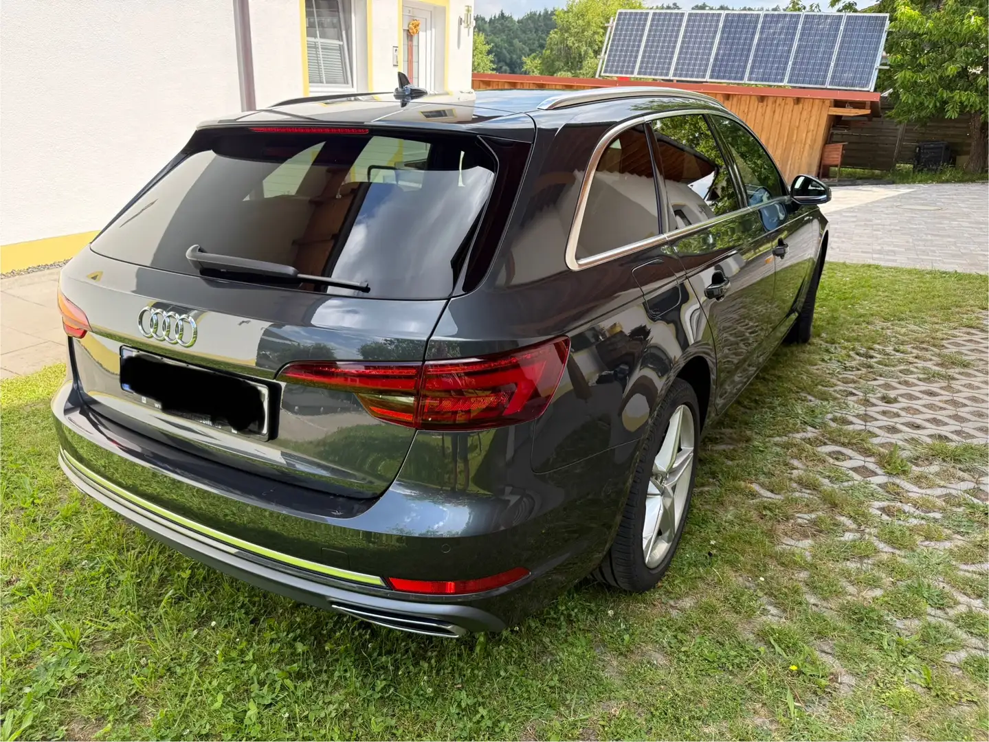 Audi A4 40 TDI sport Grau - 2