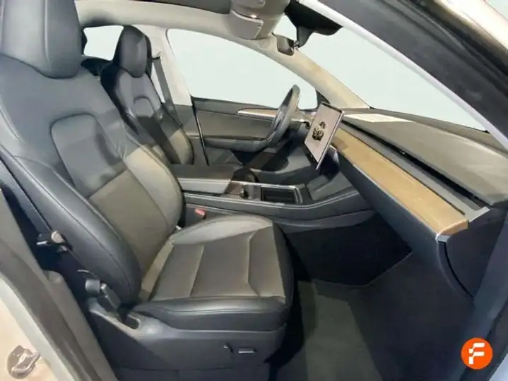 Tesla Model Y 2024, foto 17