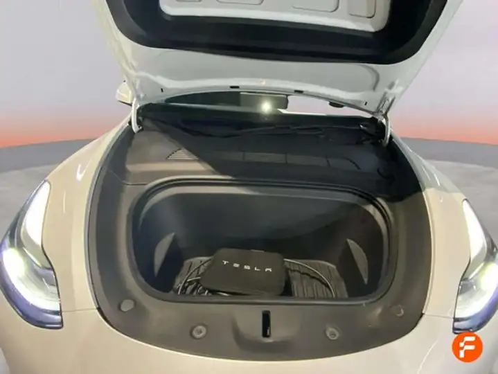 Tesla Model Y 2024, foto 13