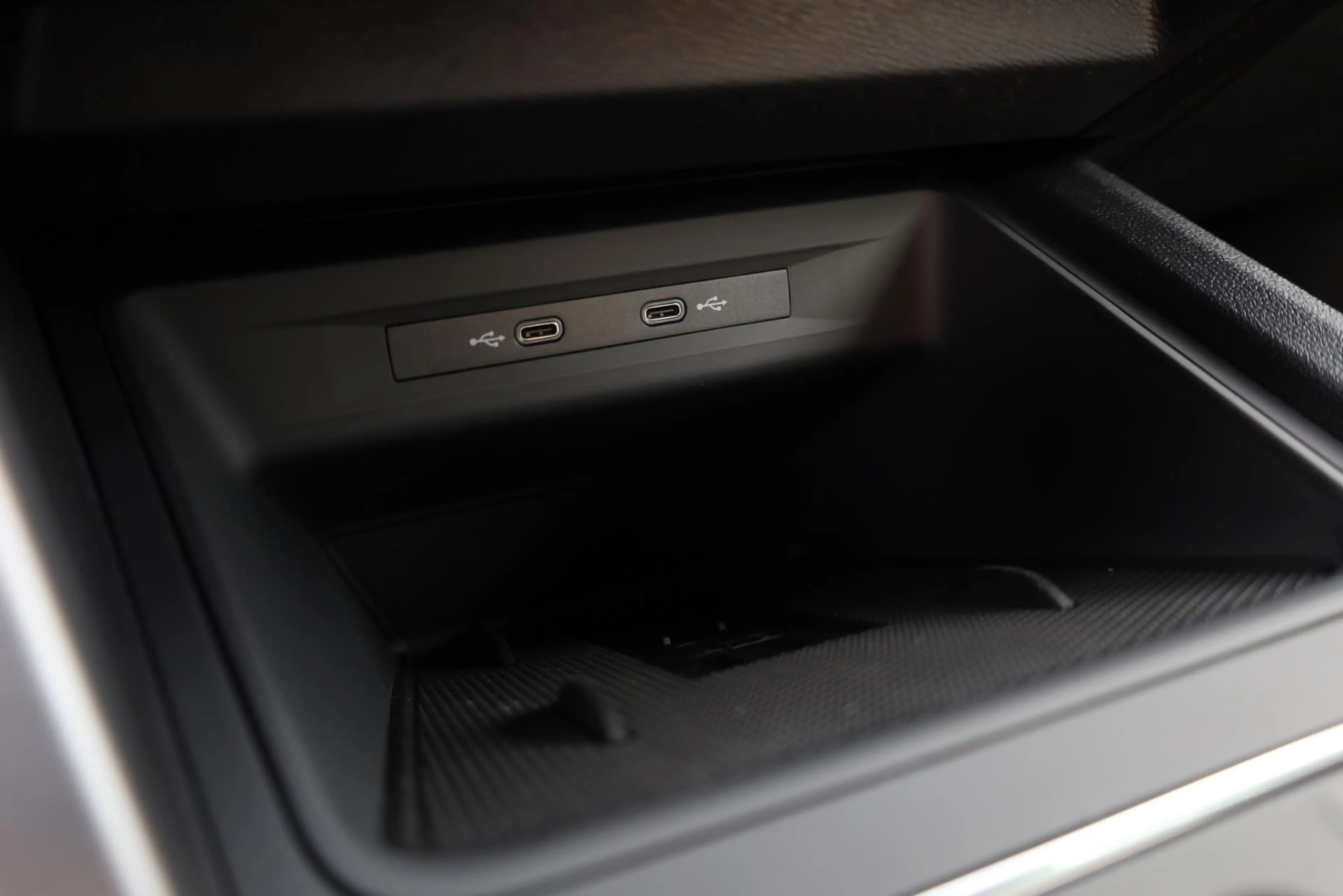 SEAT Leon e-Hybrid Sportstourer 1.5 TSI FR Business 204PK / 150kW DSG — photo 38