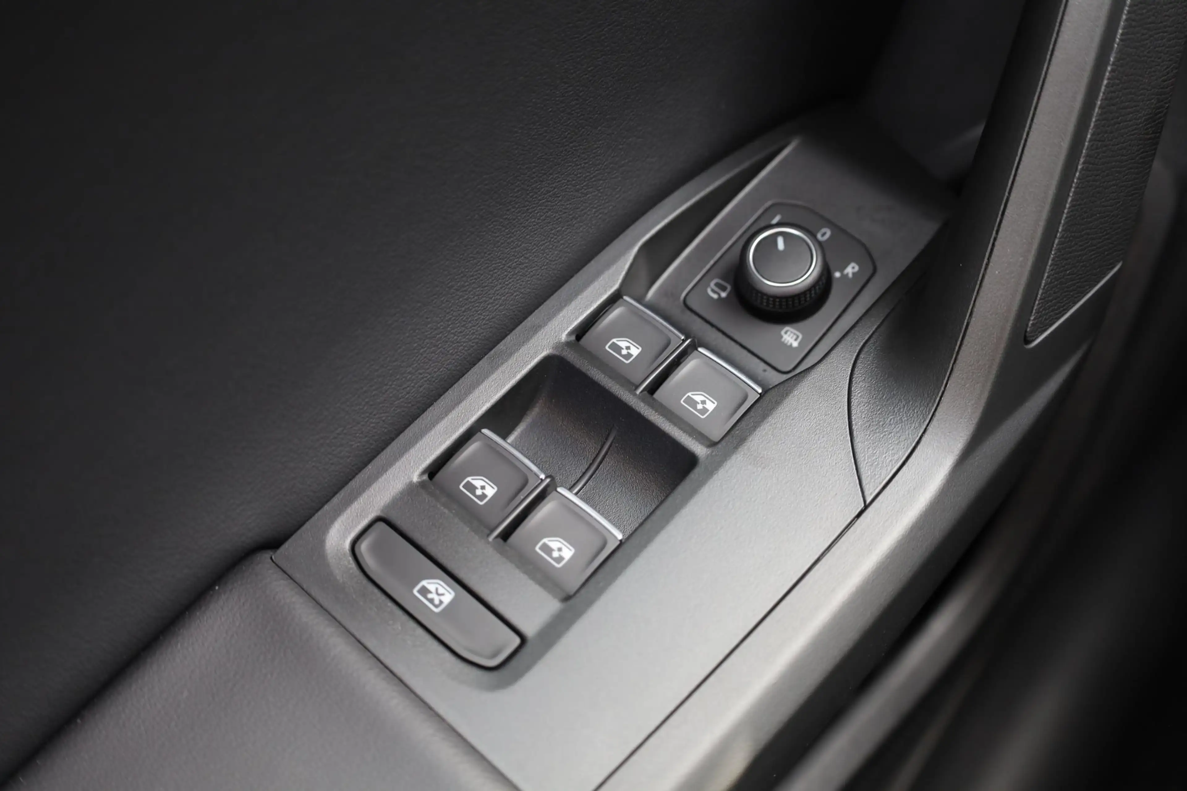 SEAT Leon e-Hybrid Sportstourer 1.5 TSI FR Business 204PK / 150kW DSG — photo 15