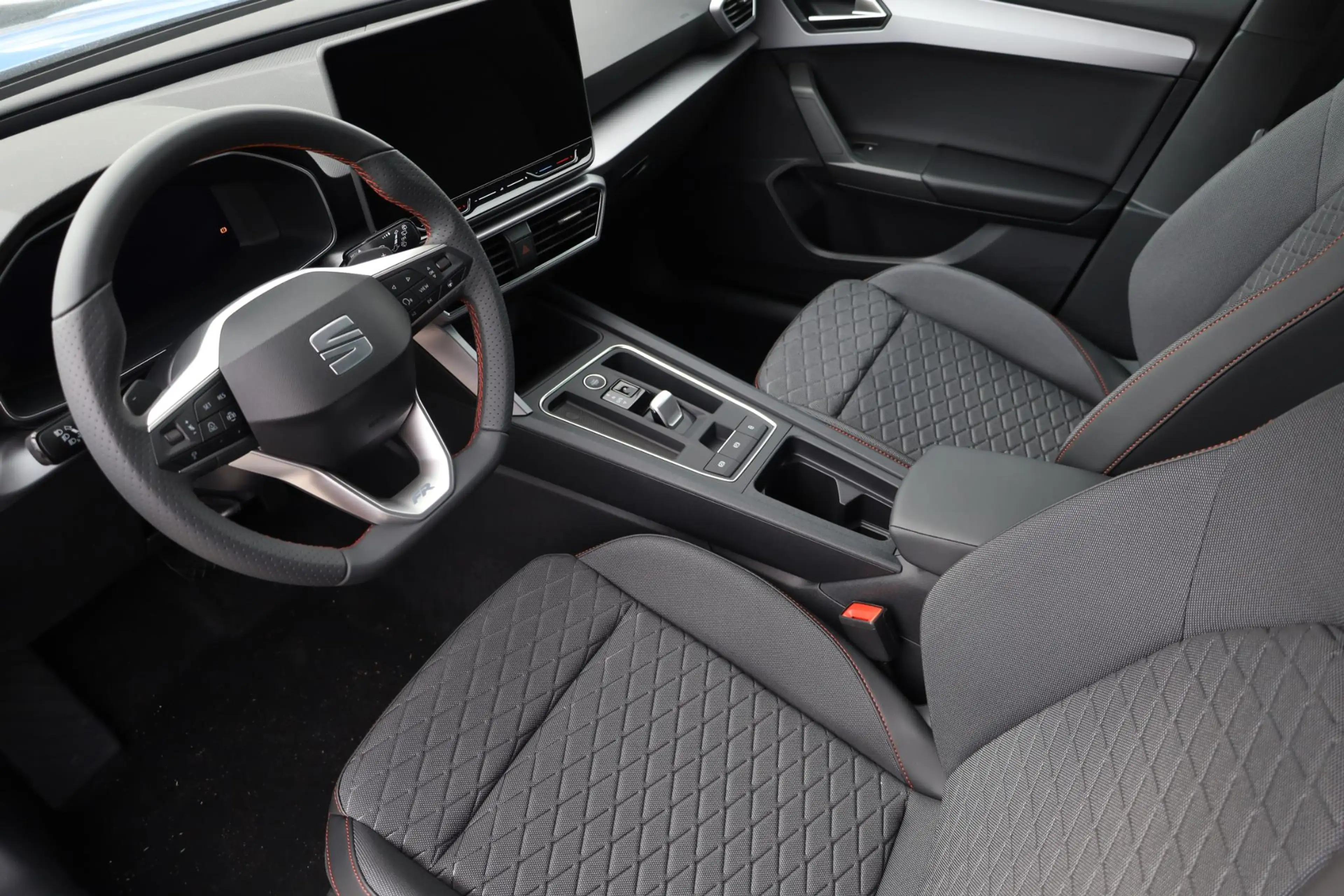 SEAT Leon e-Hybrid Sportstourer 1.5 TSI FR Business 204PK / 150kW DSG — photo 4