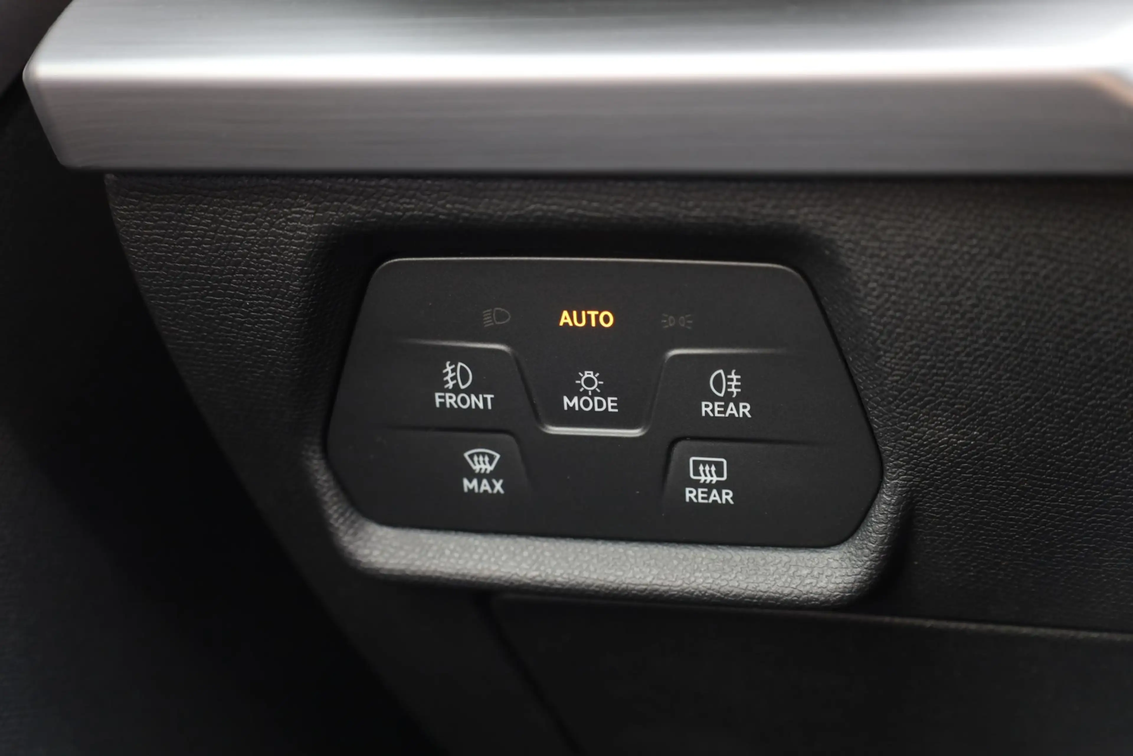 SEAT Leon e-Hybrid Sportstourer 1.5 TSI FR Business 204PK / 150kW DSG — photo 17