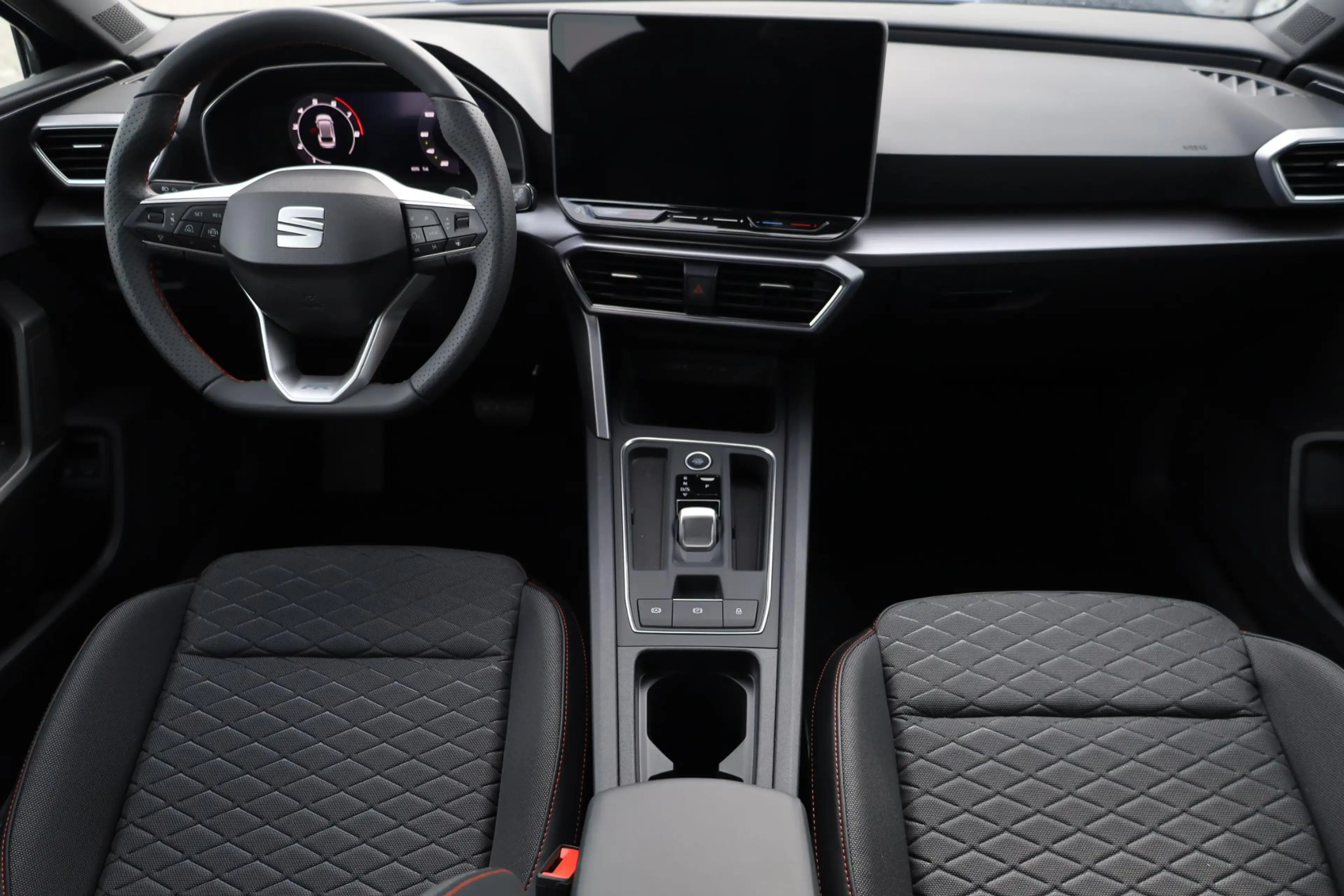 SEAT Leon e-Hybrid Sportstourer 1.5 TSI FR Business 204PK / 150kW DSG — photo 2