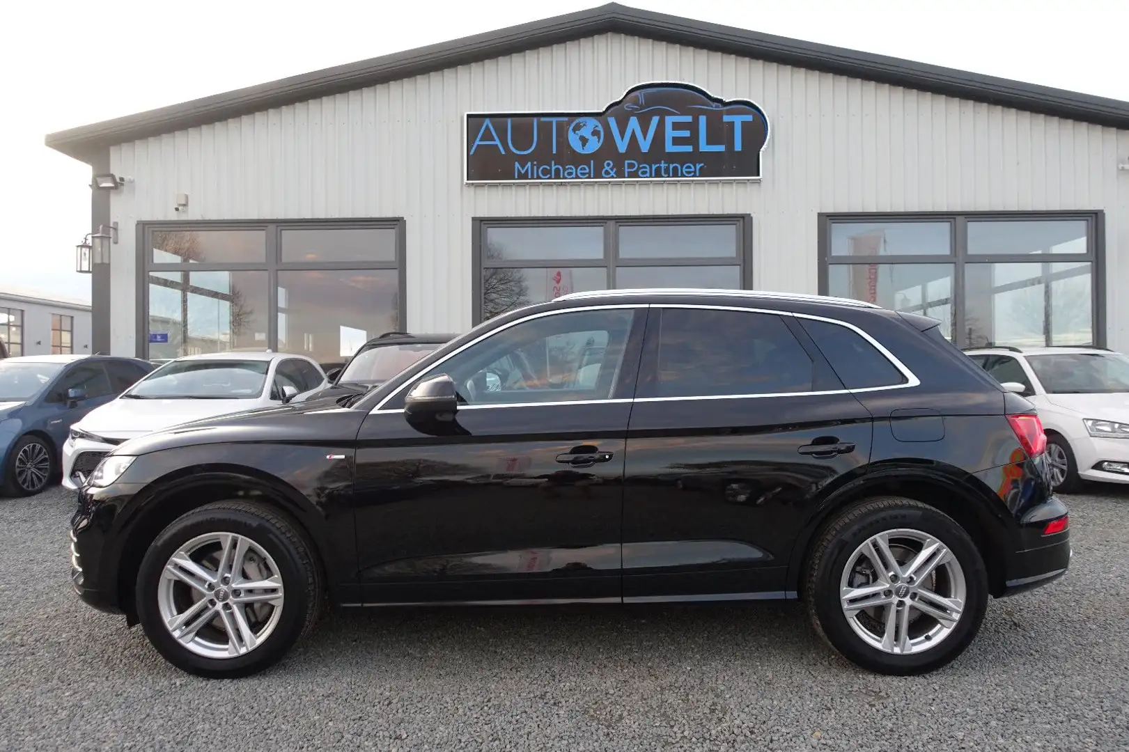Audi Q5 2.0 TFSI e quattro S-Line Aut.LED APP DAB NAV Schwarz - 1