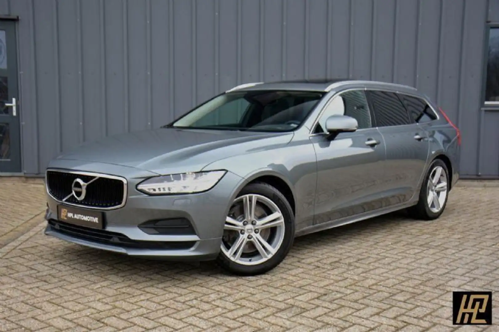 Volvo V90 2.0 / T5 250pk / Automaat / Leer / Navi / Pano / 4 Grijs - 1