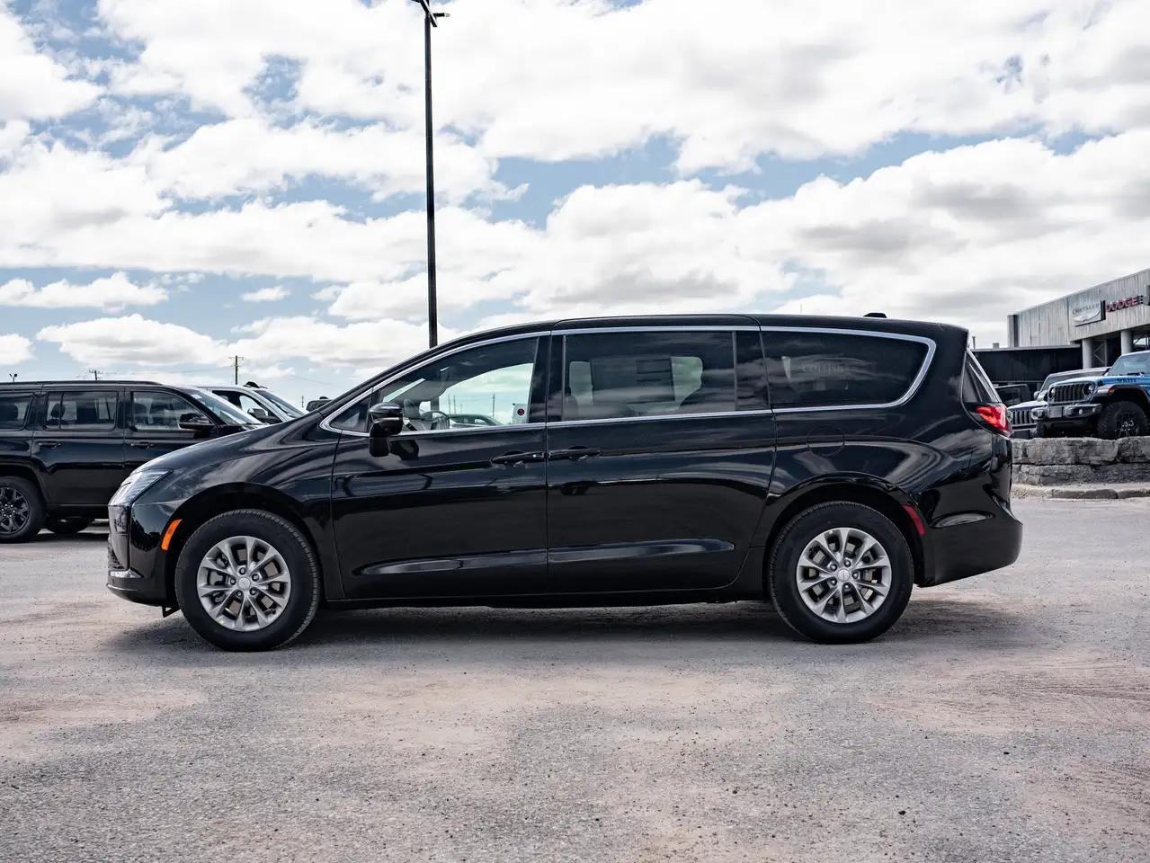 Chrysler Pacifica photo Chrysler Pacifica
