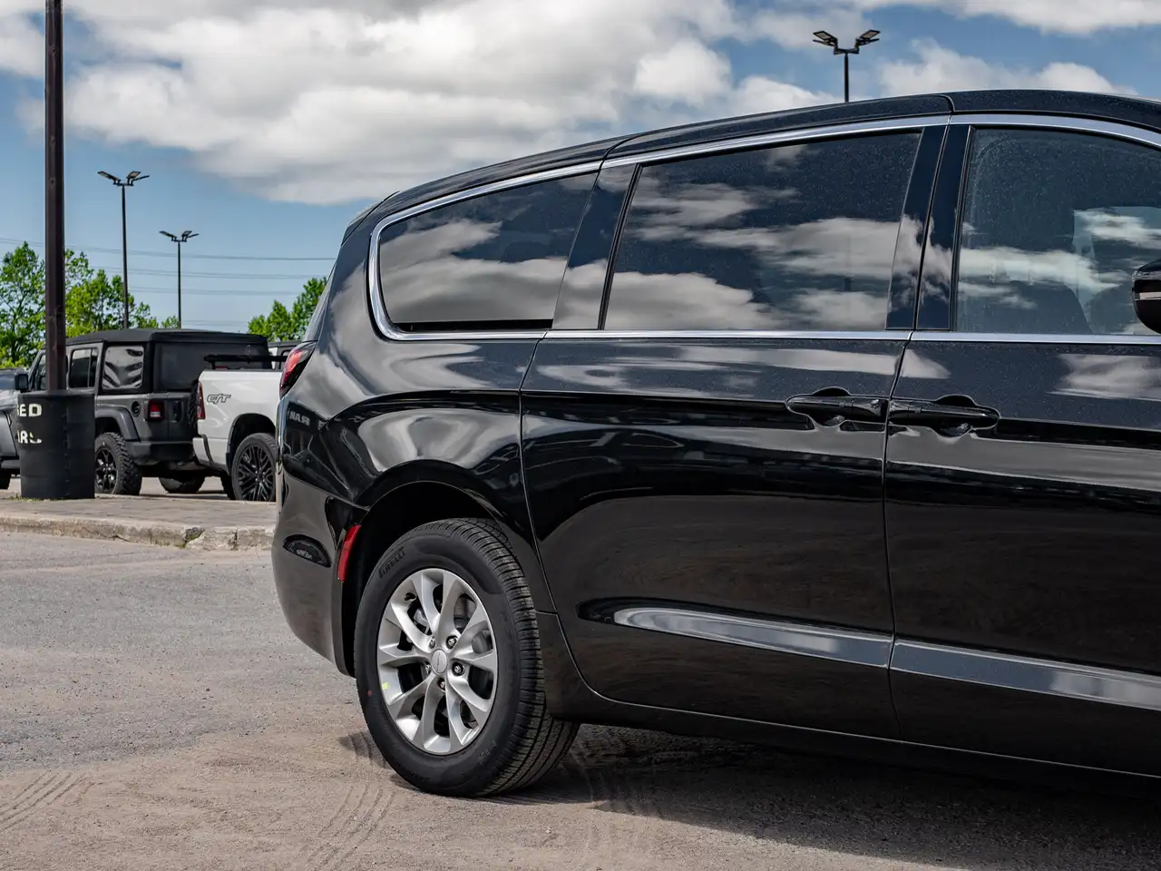 Chrysler Pacifica photo Chrysler Pacifica