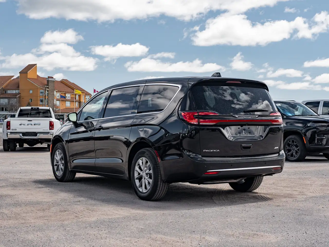 Chrysler Pacifica photo Chrysler Pacifica
