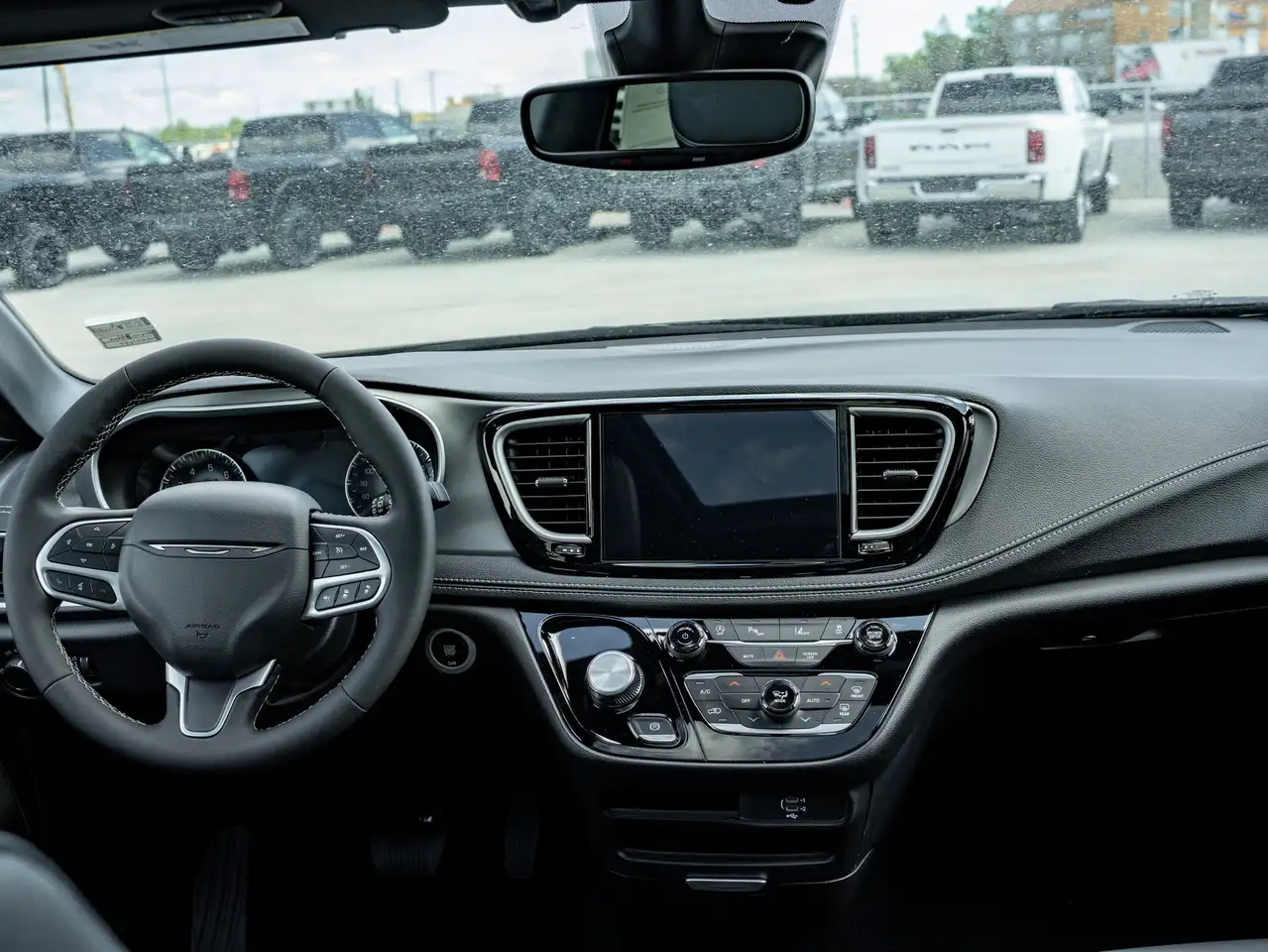 Chrysler Pacifica photo Chrysler Pacifica