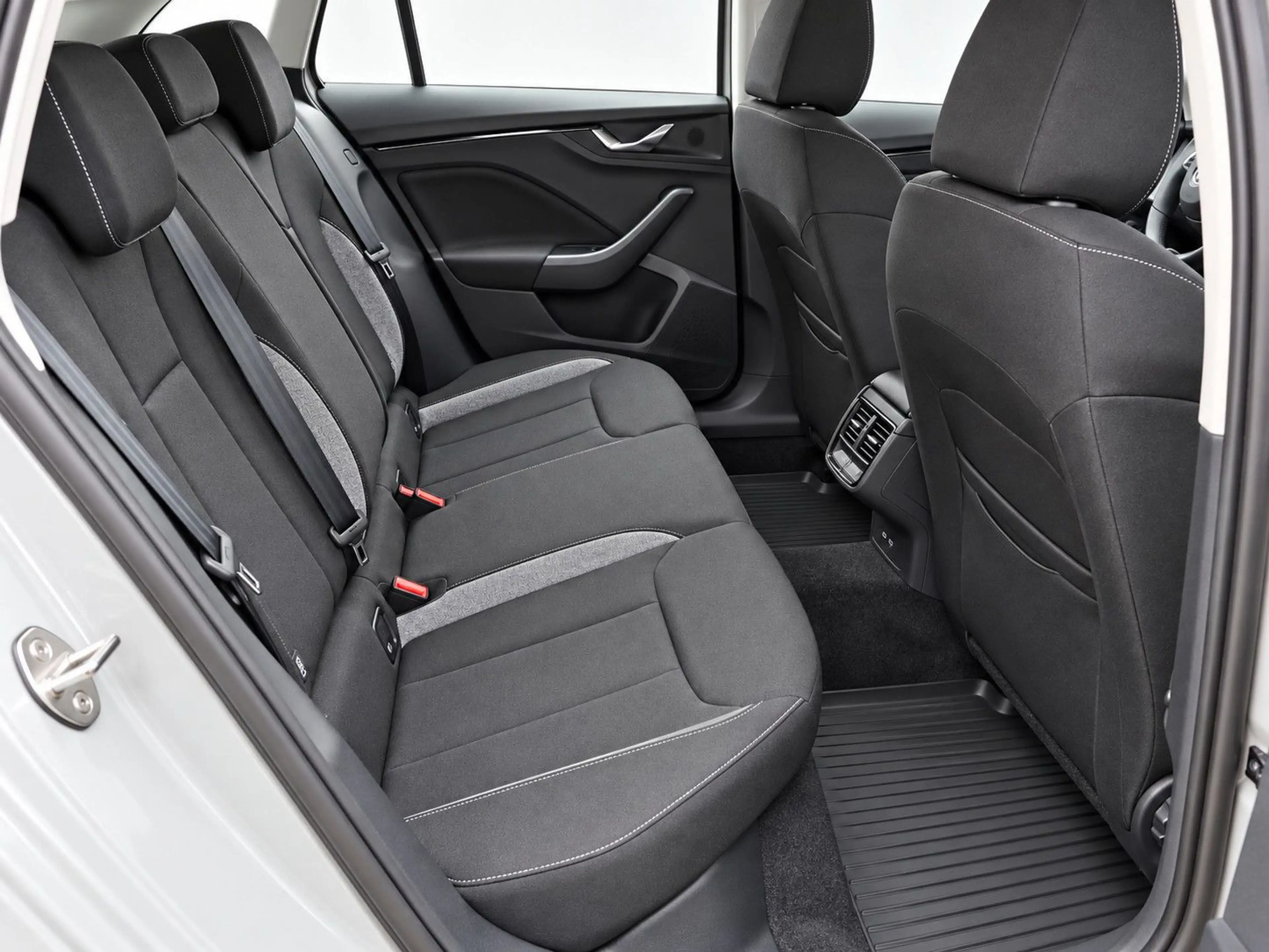 Skoda Scala 1.0TSI AHK Climatronik LED Navi-App — photo 5