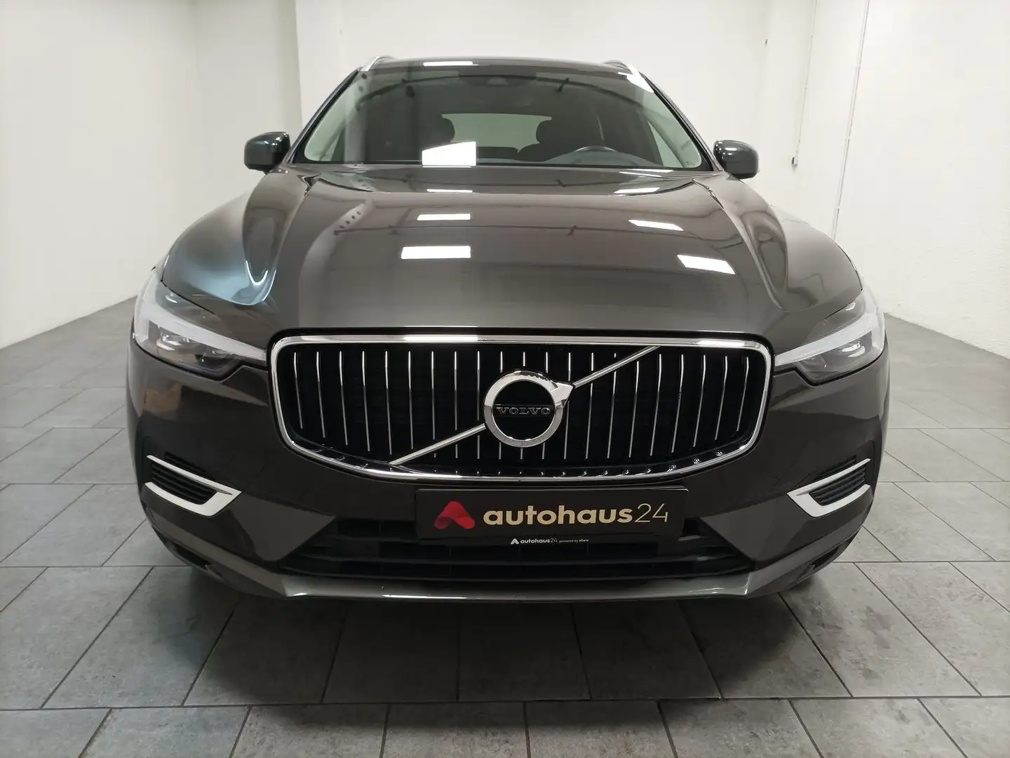 Volvo XC60 T6 AWD Inscription Expression Grijs - 2