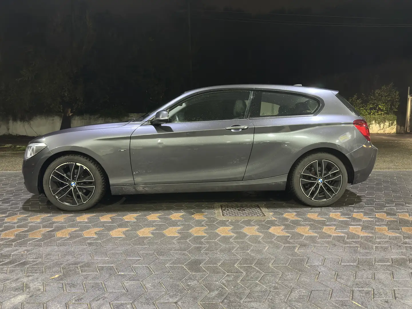 BMW 118d Urban 143cv 3 porte Automatico Gri - 2