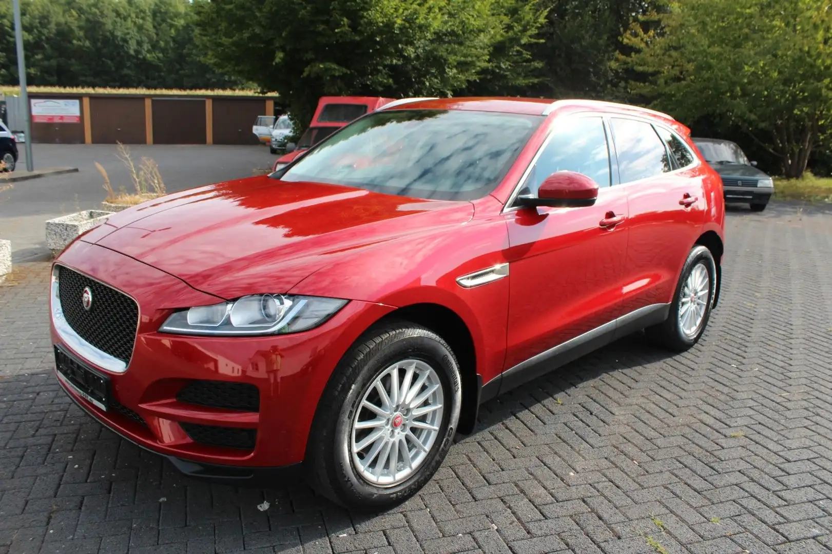 Jaguar F-Pace 20d AWD Ingenium Edition Automatik Rot - 1