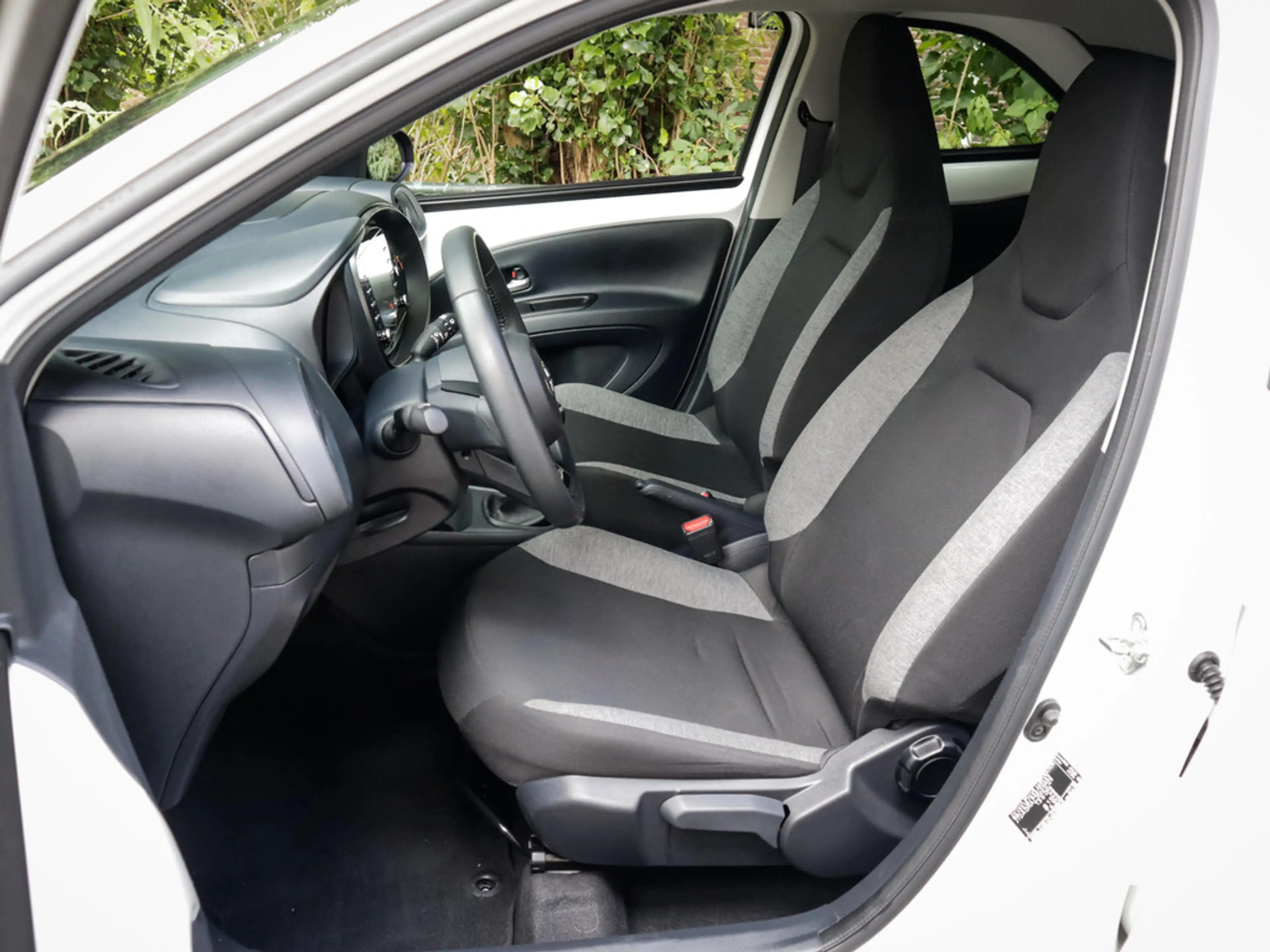 Toyota Aygo X 1.0 VVT-i MT Play 1e-Eig. & Keurig-Onderh. BOVAG-G — photo 6