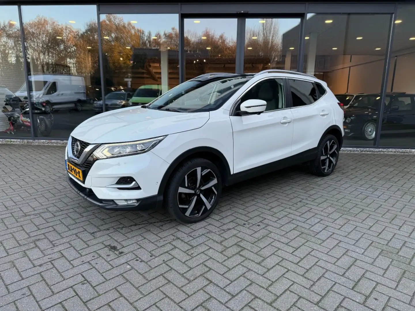Nissan Qashqai 1.3 DIG-T Tekna,LED,Pano,Keyless,Carplay,Cam 360,H Weiß - 1