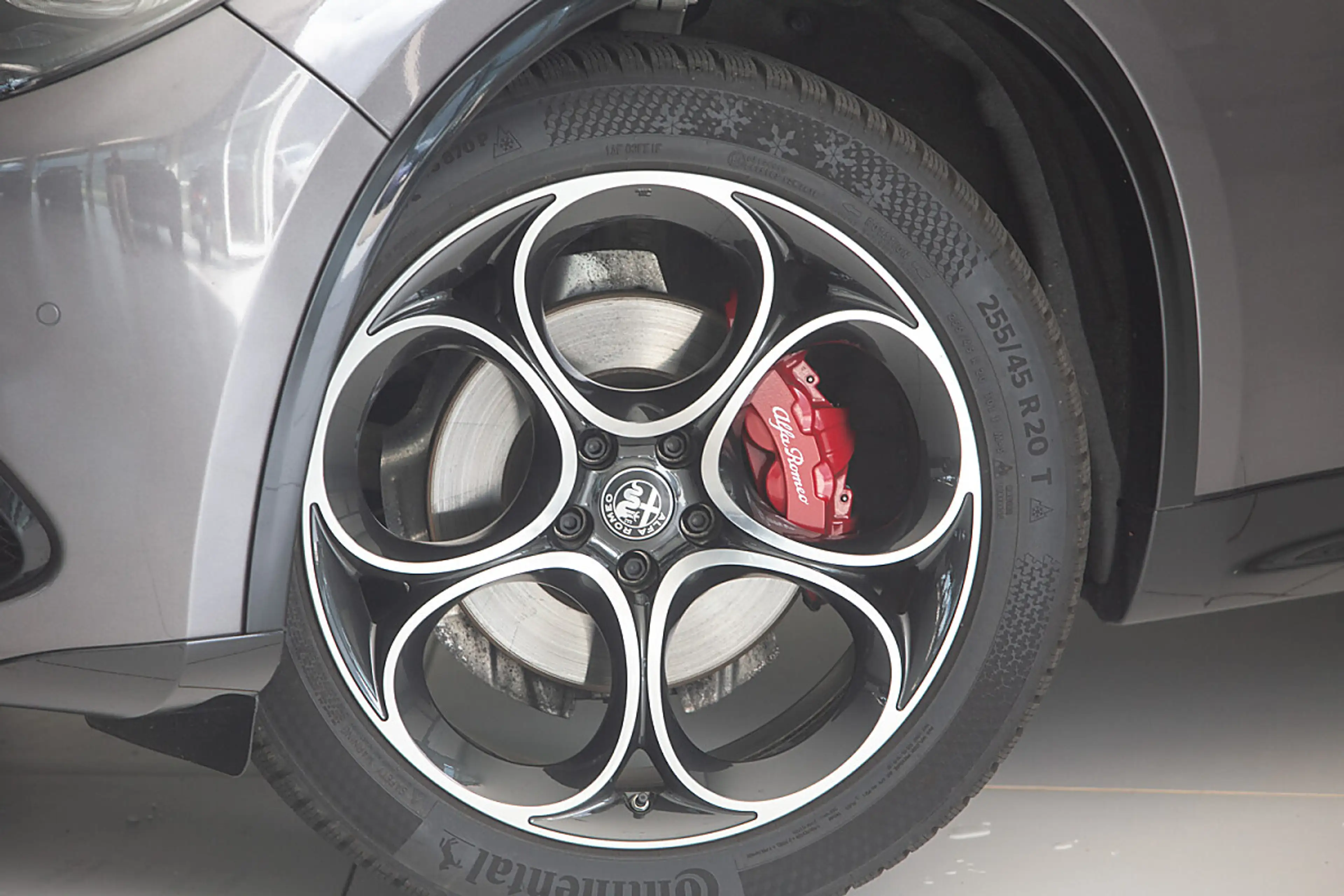 Alfa Romeo Stelvio Veloce 2,2 16V 210 AT8 Q4 — photo 3