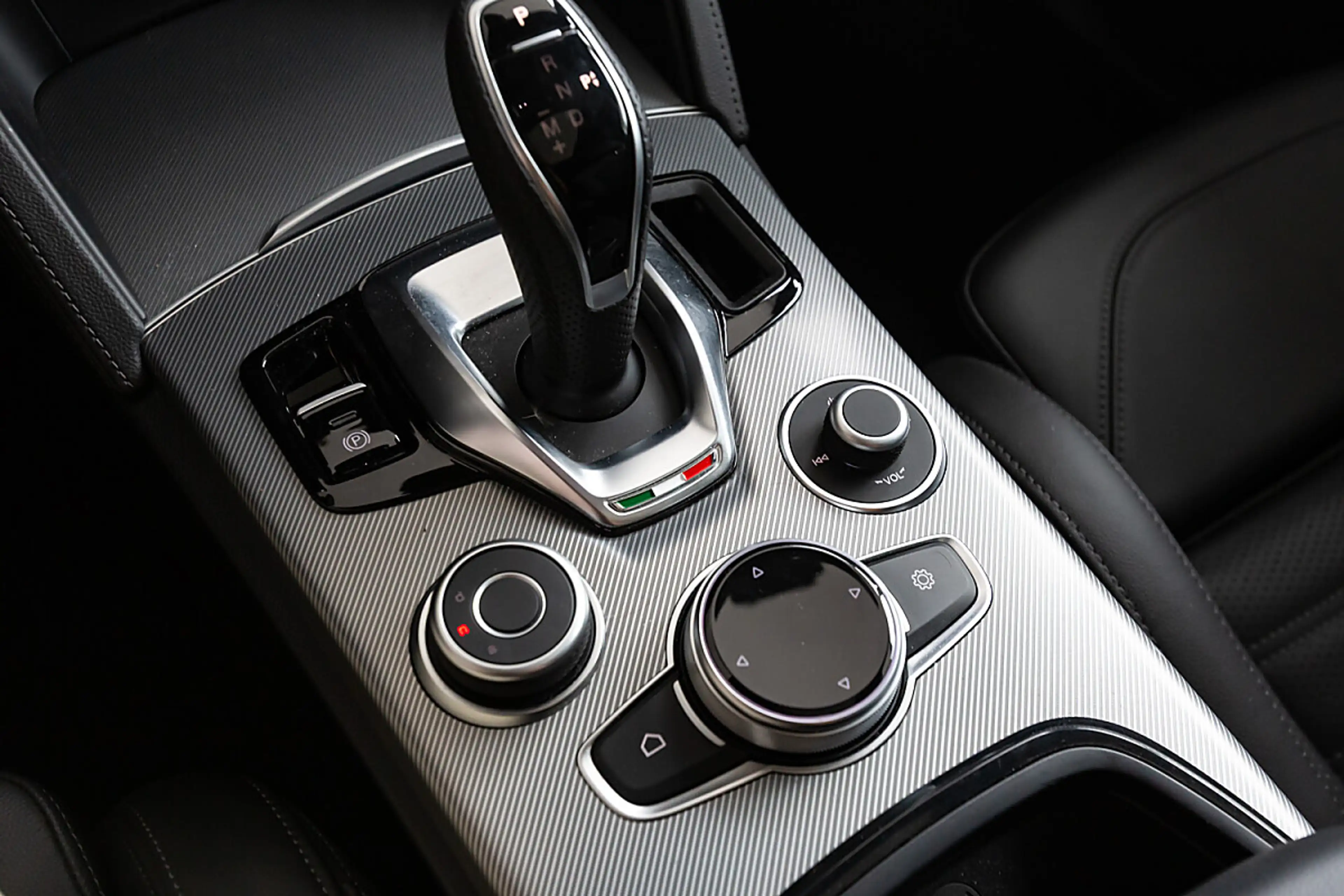 Alfa Romeo Stelvio Veloce 2,2 16V 210 AT8 Q4 — photo 9