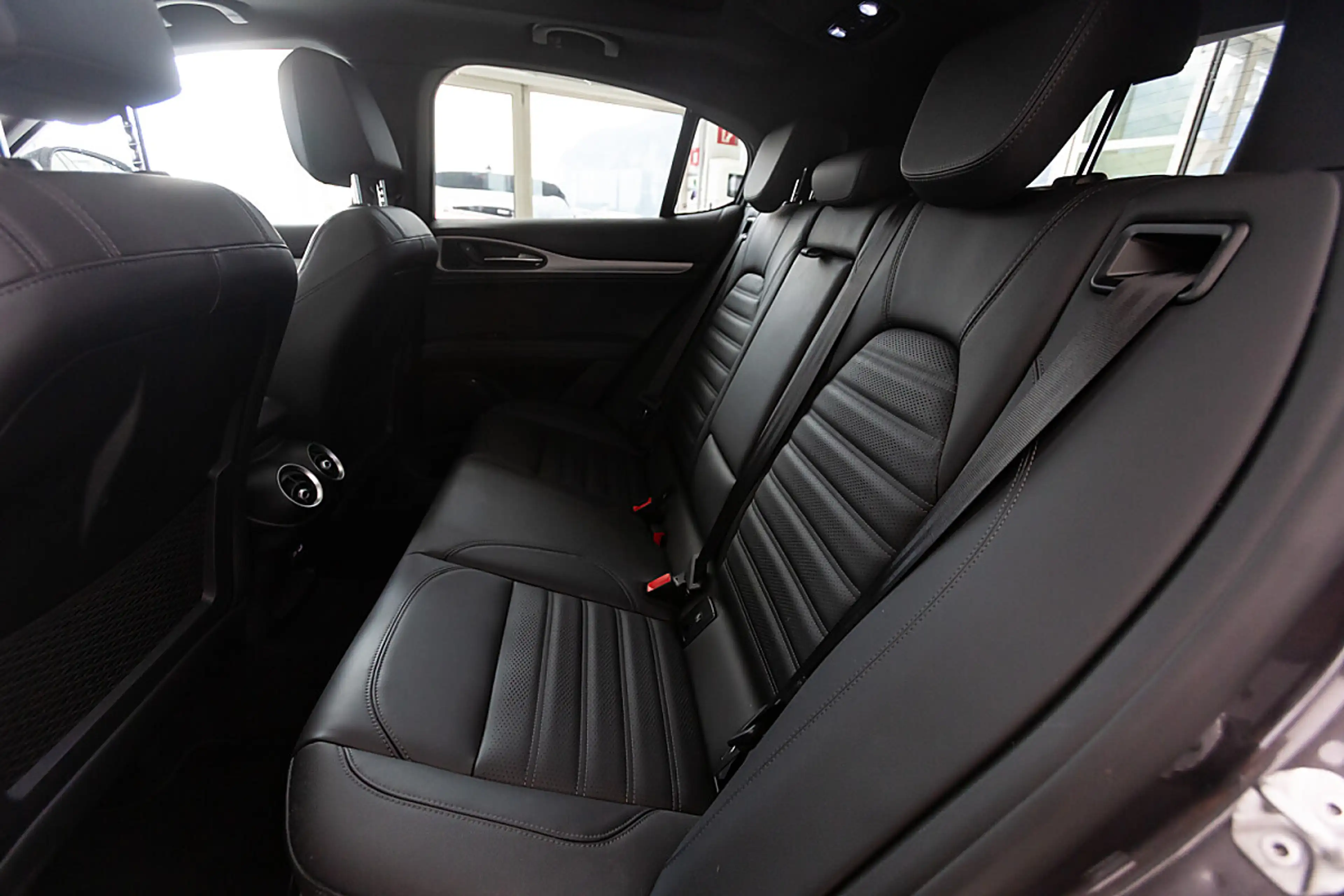 Alfa Romeo Stelvio Veloce 2,2 16V 210 AT8 Q4 — photo 14