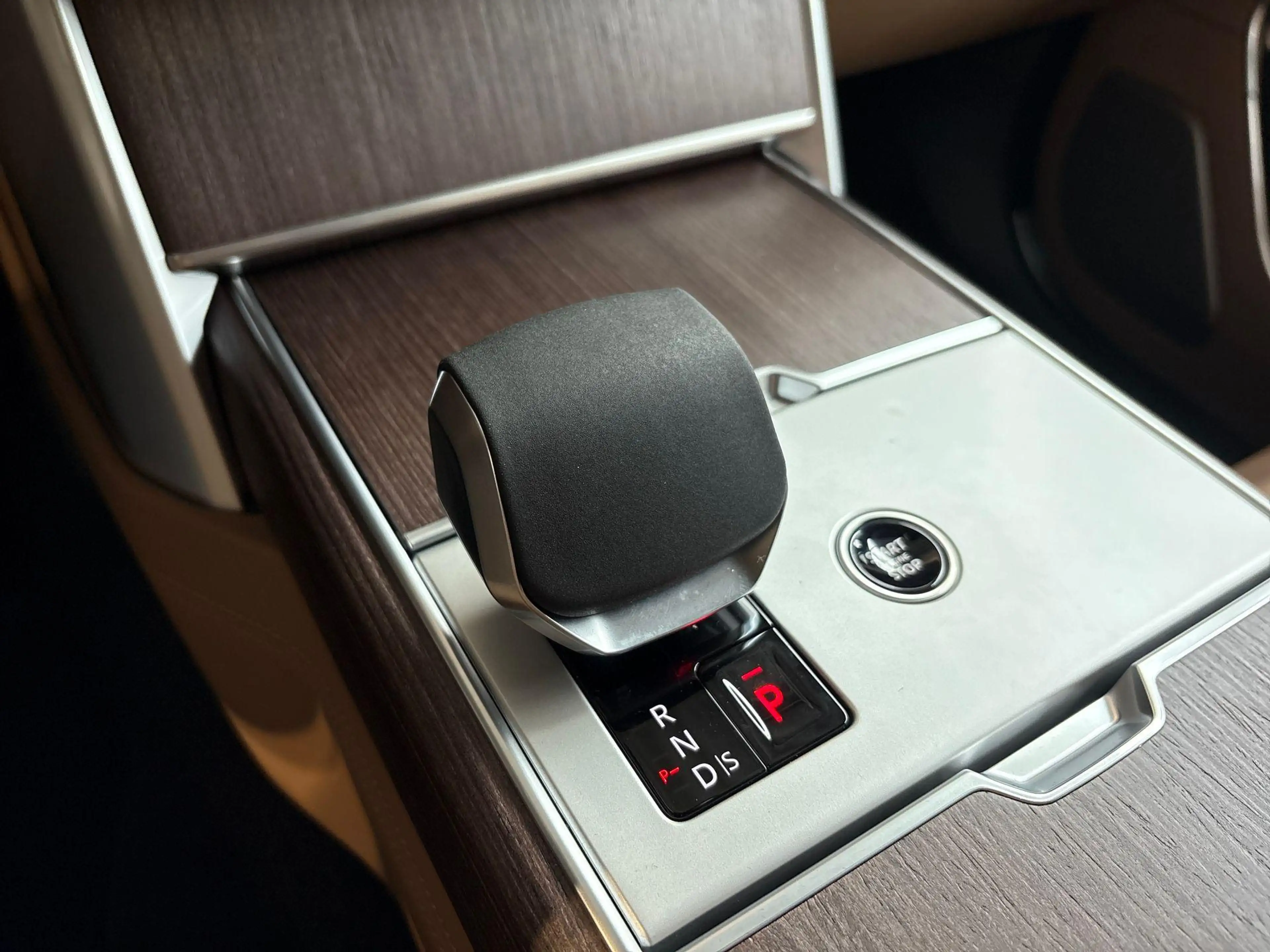 Land Rover Range Rover P460e HSE | Towing Pack | Comfort Pack — photo 15