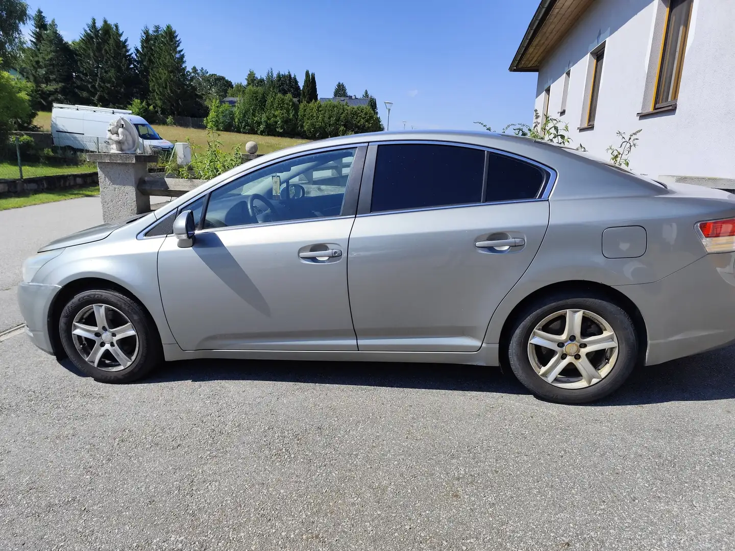 Toyota Avensis 1,6 Valvematic High Silber - 2
