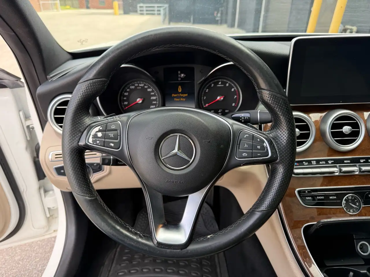 Mercedes-Benz C-Class снимка Mercedes-Benz C-Class