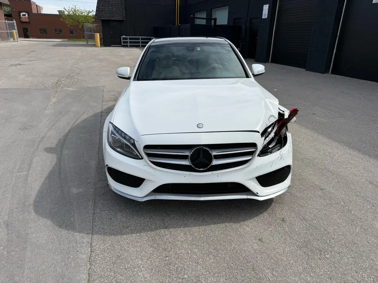 Mercedes-Benz C-Class снимка Mercedes-Benz C-Class