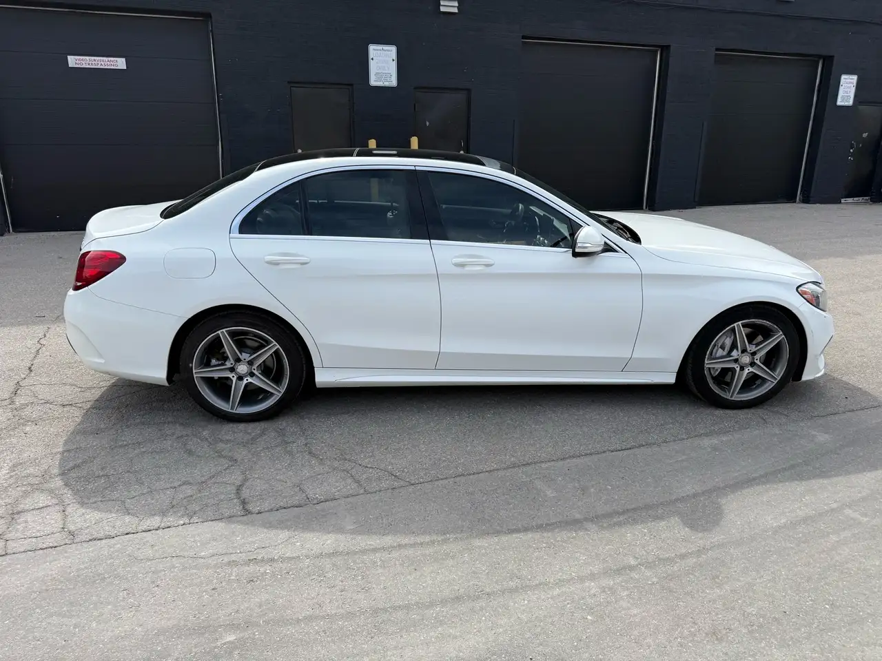 Mercedes-Benz C-Class снимка Mercedes-Benz C-Class