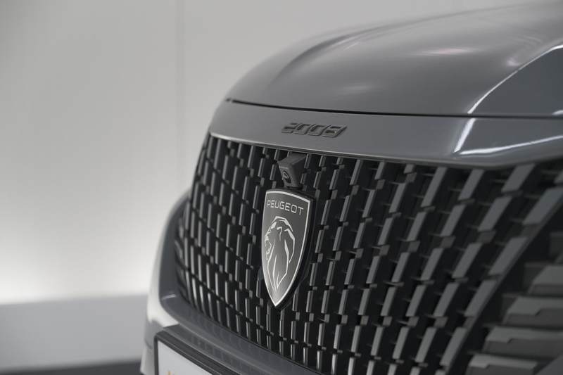 Peugeot 2008 PureTech 130 EAT8 Allure | 360 Camera | Adaptieve — photo 6