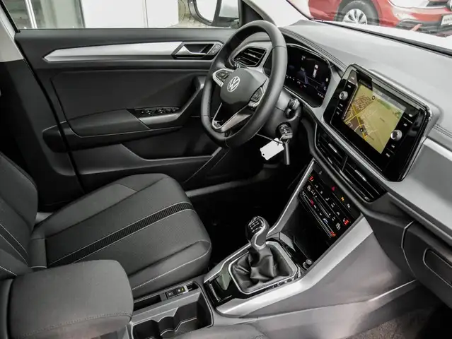 Volkswagen T-Roc view 4