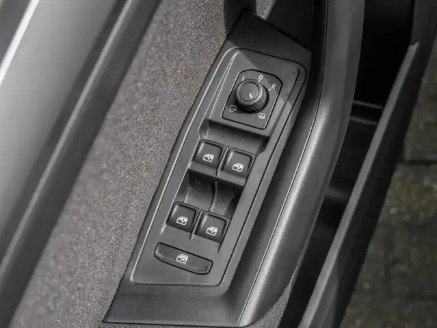 Volkswagen T-Roc view 13