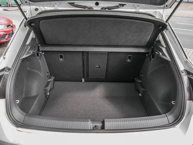 Volkswagen T-Roc view 11