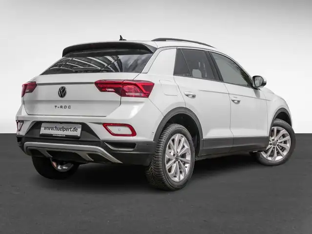 Volkswagen T-Roc view 3