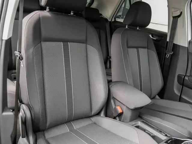 Volkswagen T-Roc view 7