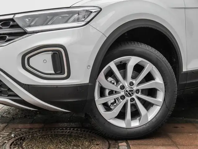 Volkswagen T-Roc view 6