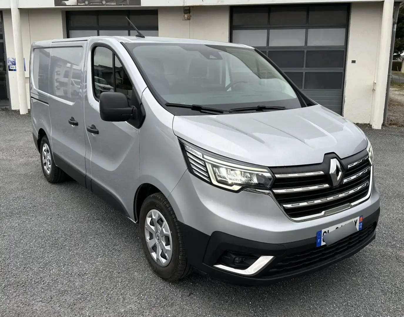 Renault Trafic L1H1 150 CH BVA Gris - 1