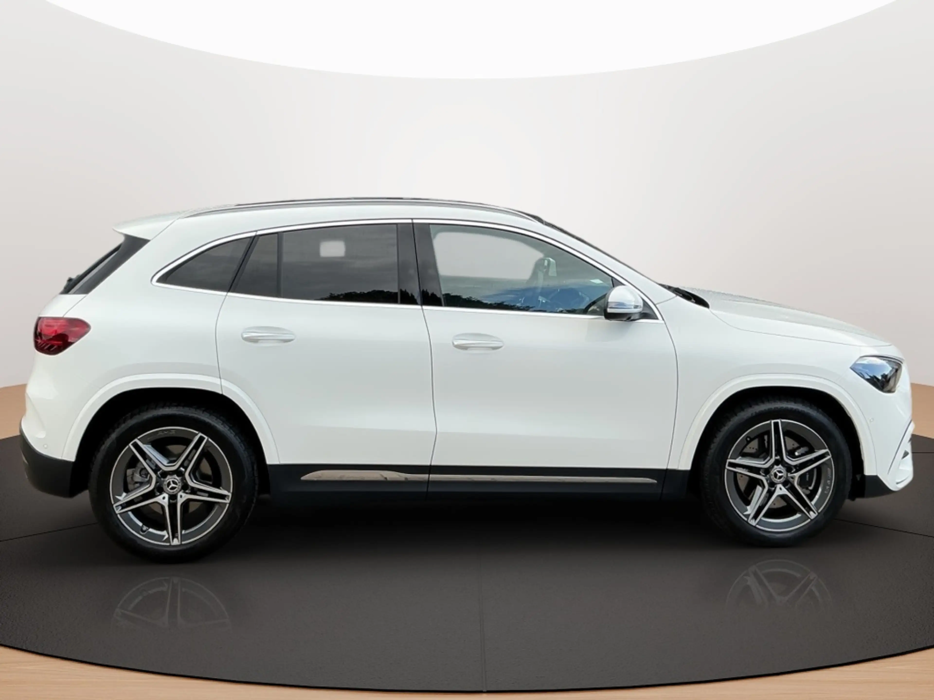 Mercedes-Benz GLA 250 4M AMG 360 DISTR KAMERA PANO SPUR PDC — photo 6