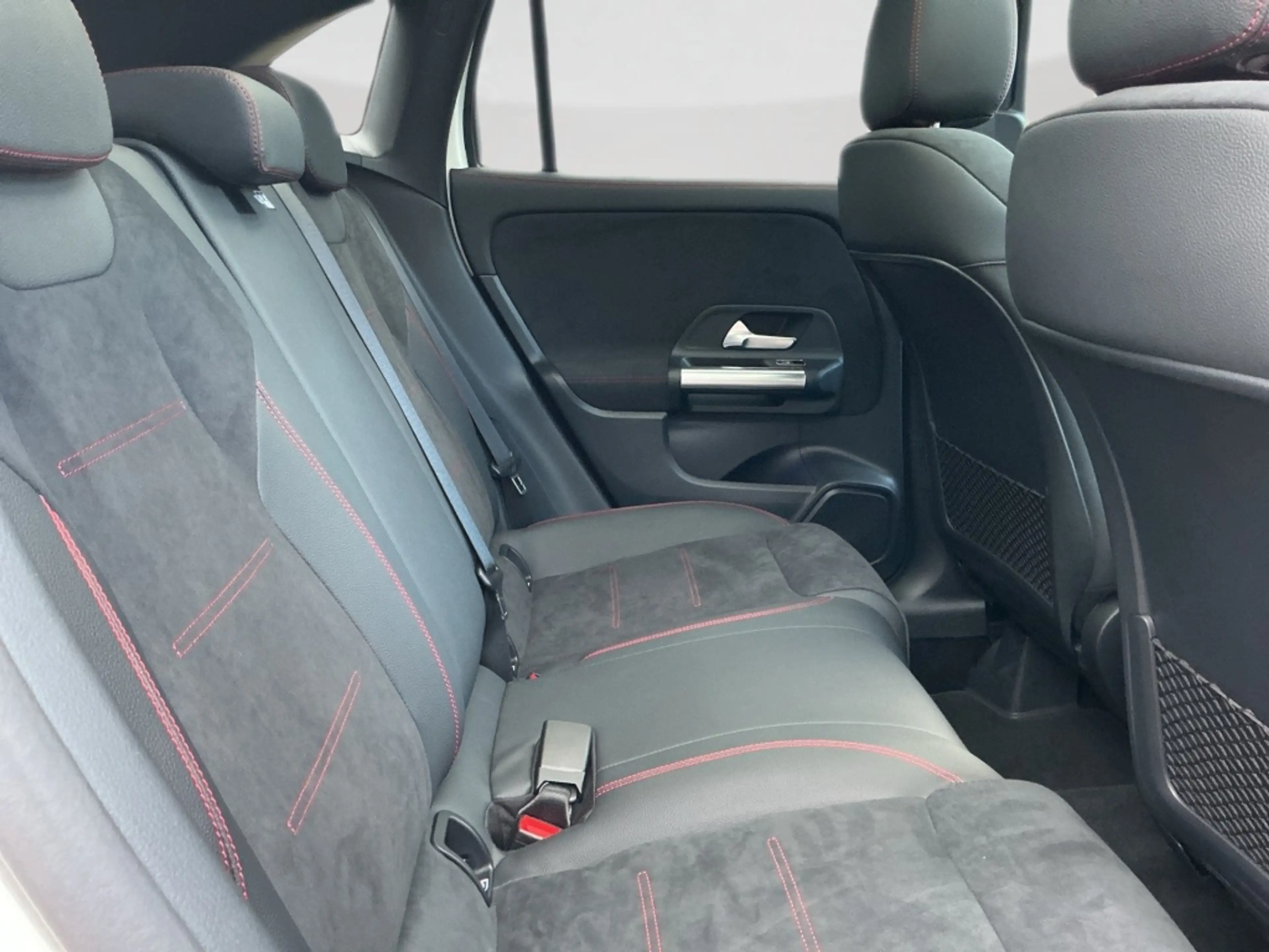 Mercedes-Benz GLA 250 4M AMG 360 DISTR KAMERA PANO SPUR PDC — photo 14