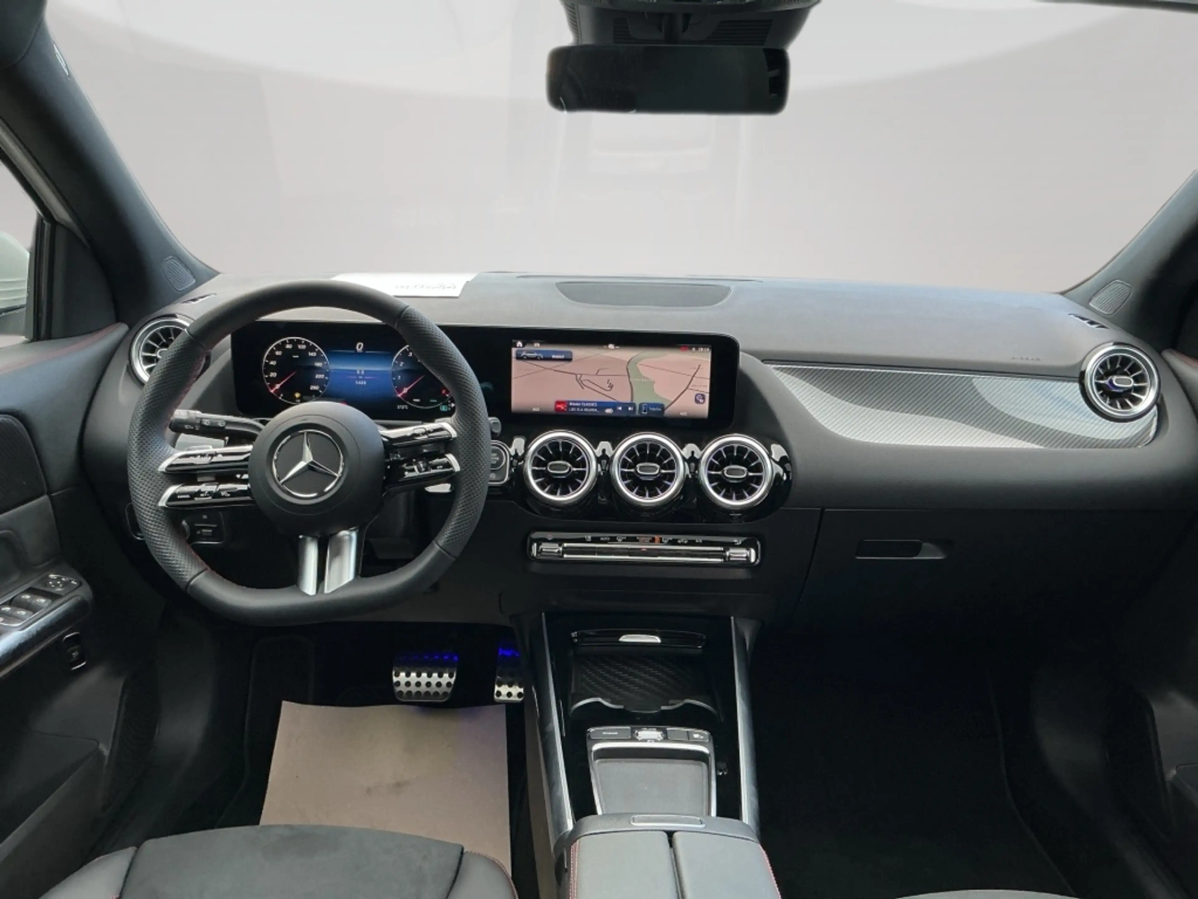 Mercedes-Benz GLA 250 4M AMG 360 DISTR KAMERA PANO SPUR PDC — photo 13