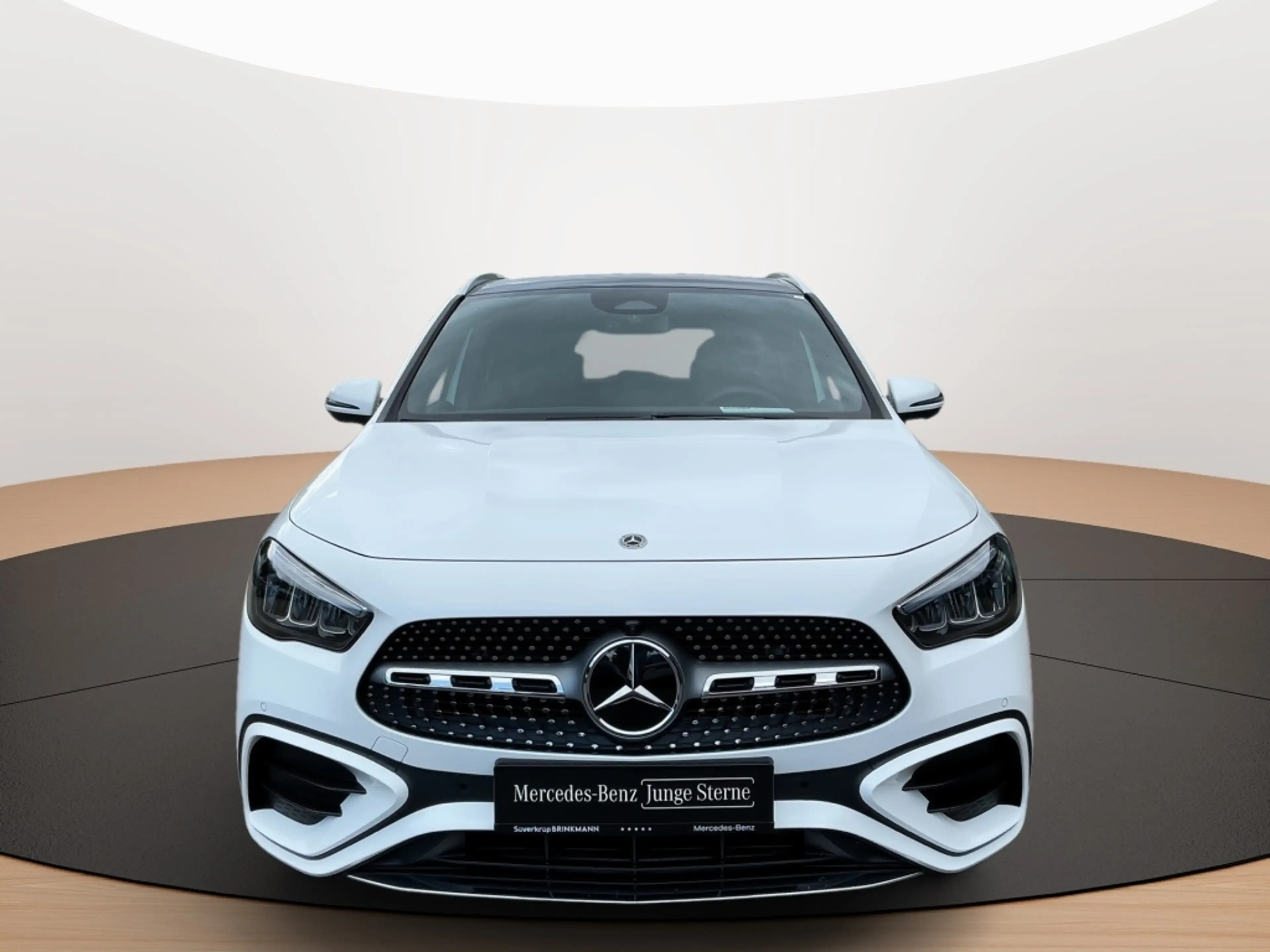 Mercedes-Benz GLA 250 4M AMG 360 DISTR KAMERA PANO SPUR PDC — photo 4