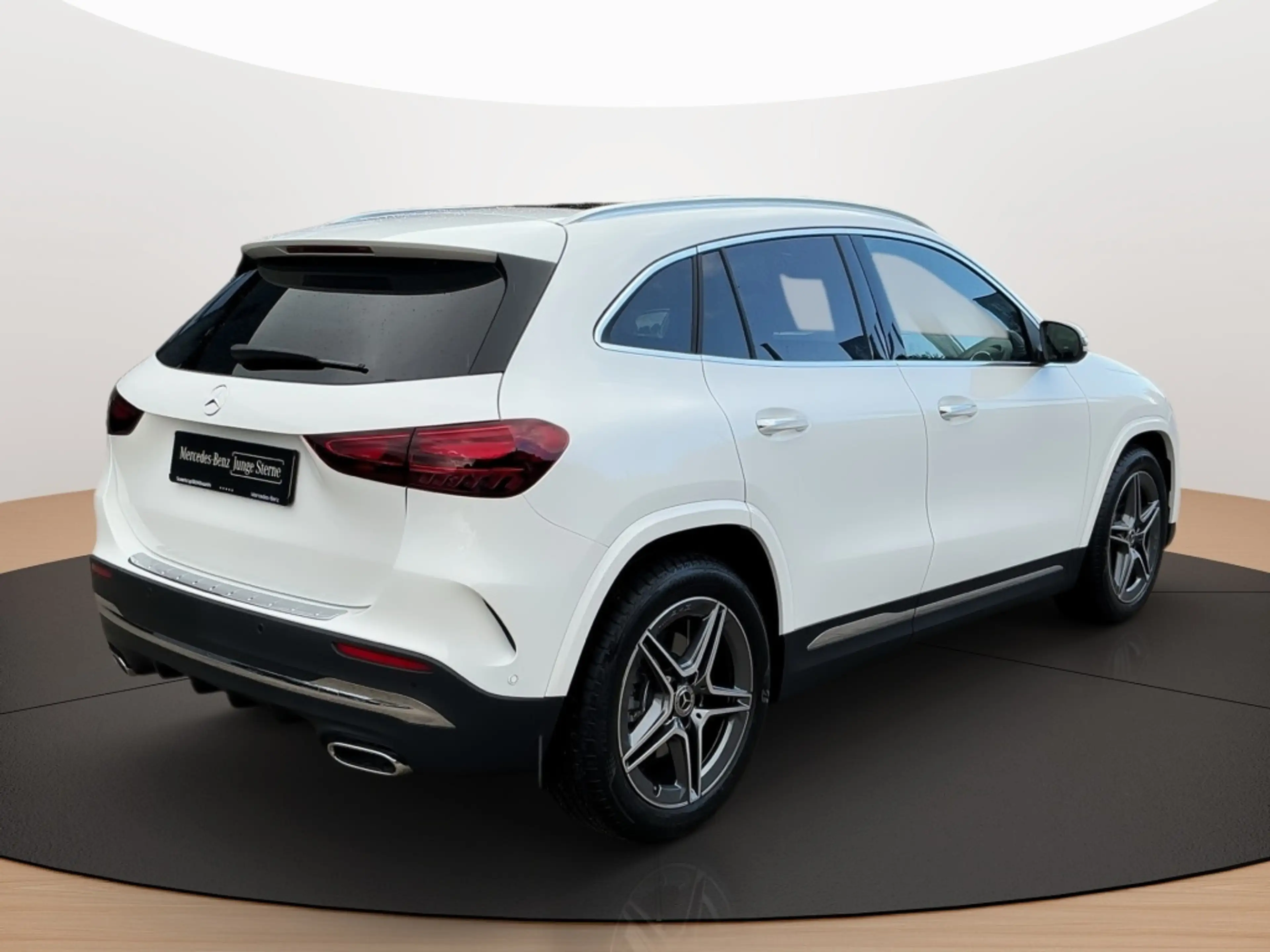 Mercedes-Benz GLA 250 4M AMG 360 DISTR KAMERA PANO SPUR PDC — photo 7