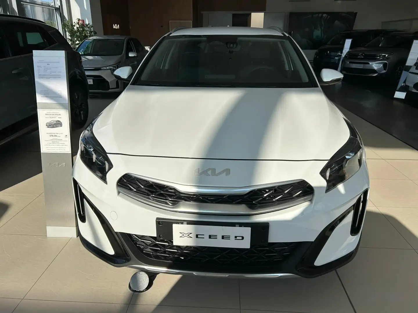 Kia XCeed 1.0 TGDi 100cv BUSINESS KM ZERO Weiß - 2
