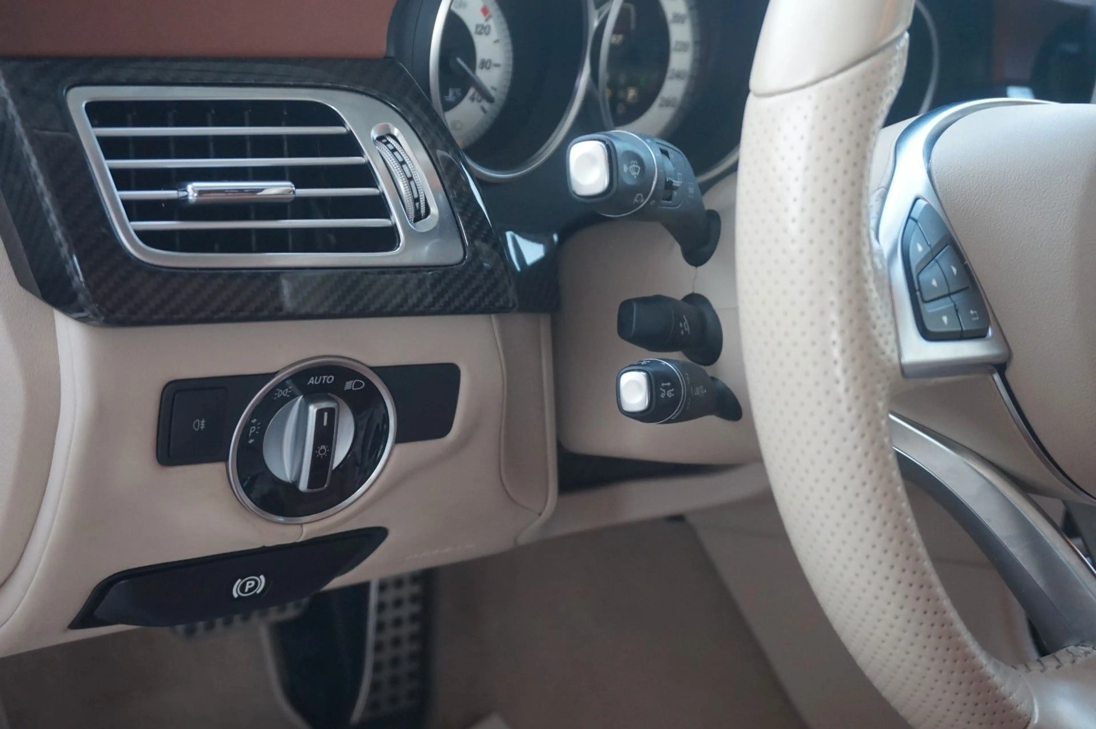 Mercedes-Benz CLS 500 4Matic AMG-Line*Designo~Multi Mas~H&K — photo 13