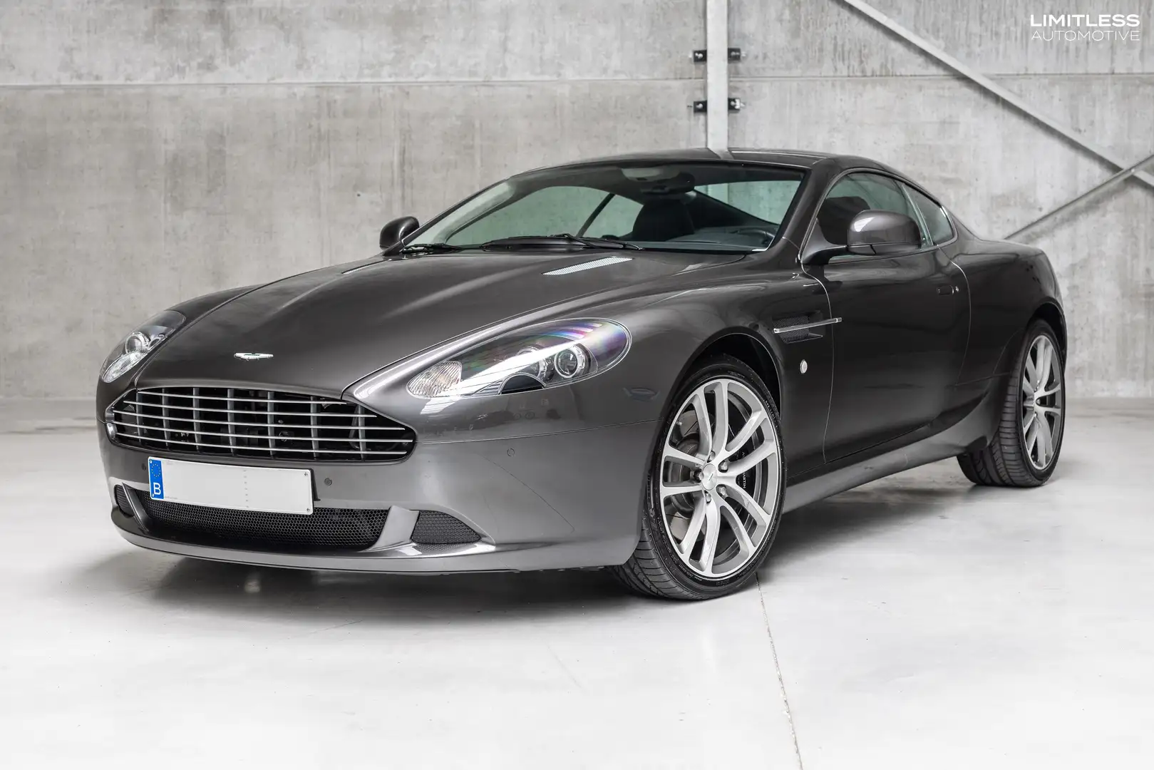 Aston Martin DB9 5.9i V12 | First Owner / Mint Condition Gris - 1