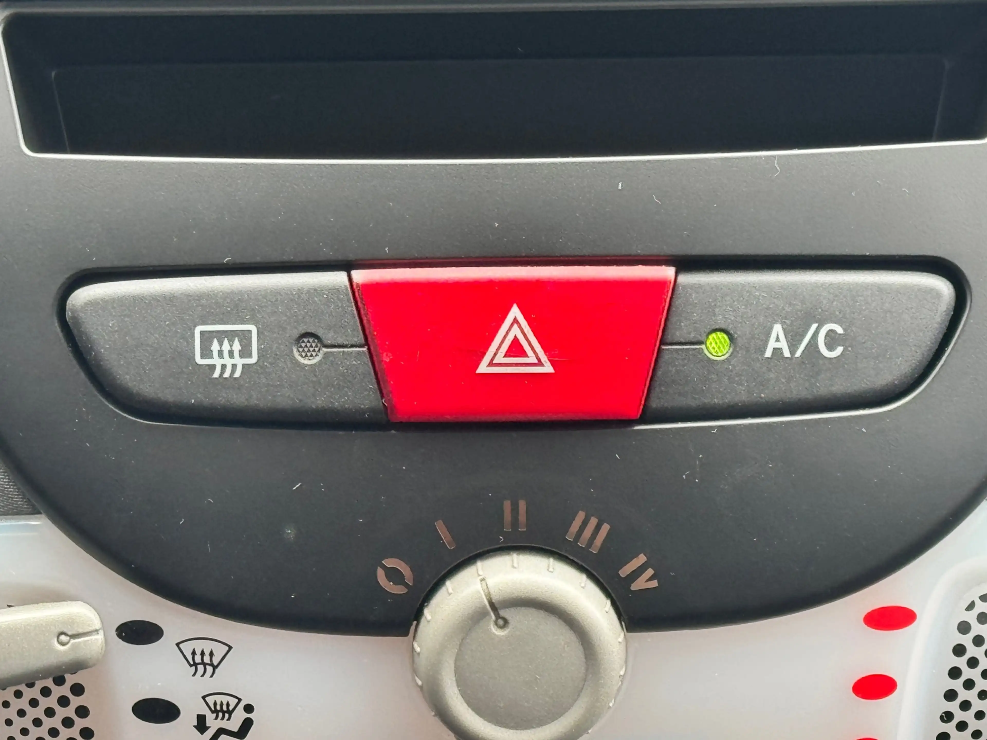 Peugeot 107 1.0 | AUTOMAAT | AIRCO | ELEKTRISCHE RAMEN | LAGE — photo 11